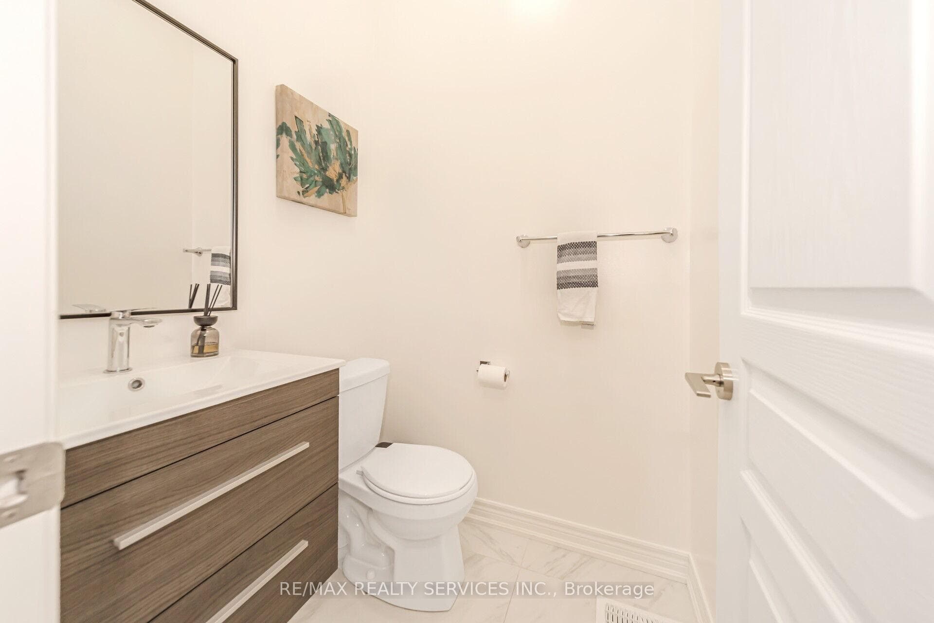 564 Mactier Drive photo 23