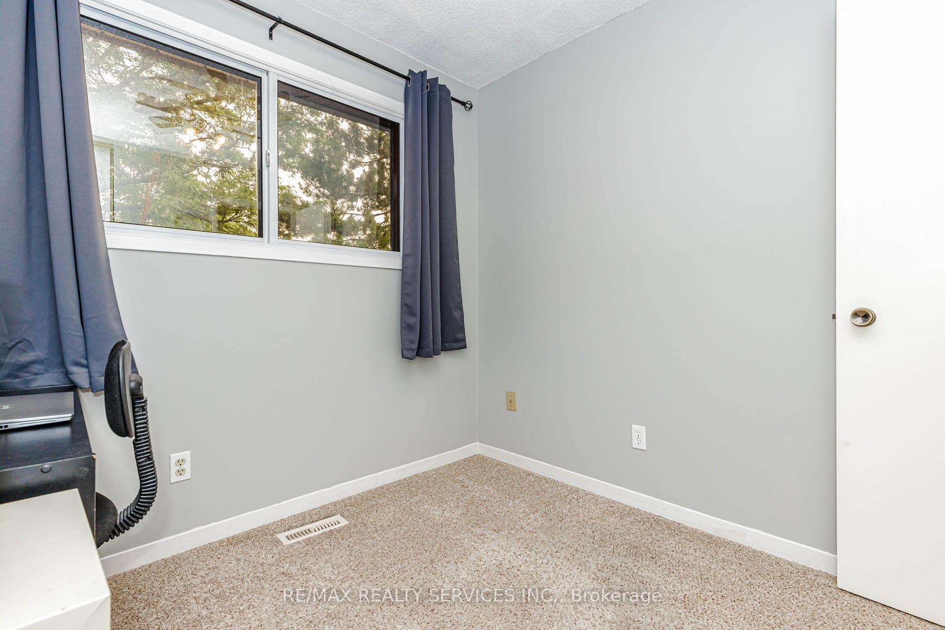 47 Dawson Crescent photo 26
