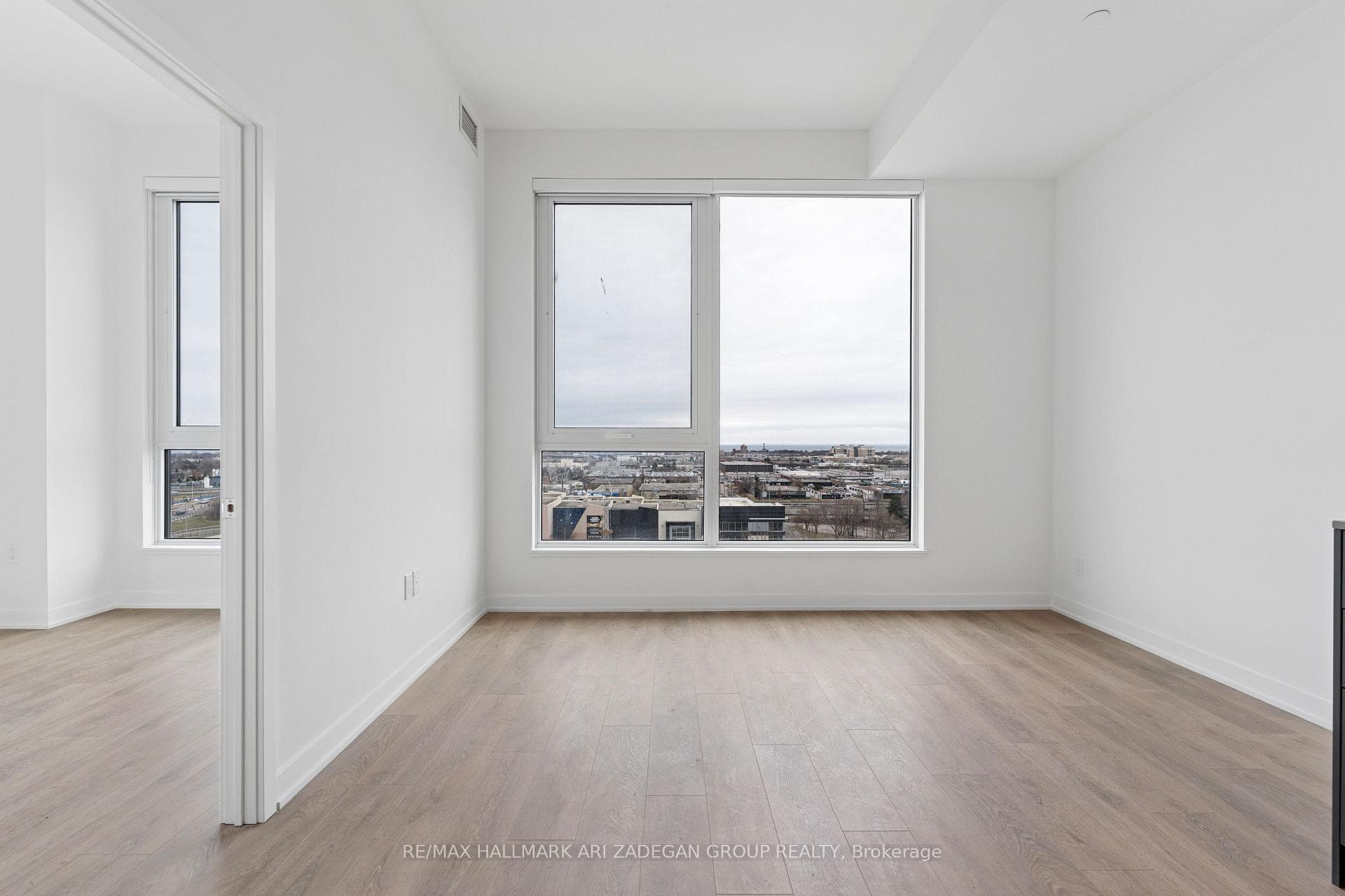 1037 The Queensway N/A Unit 902 photo 7