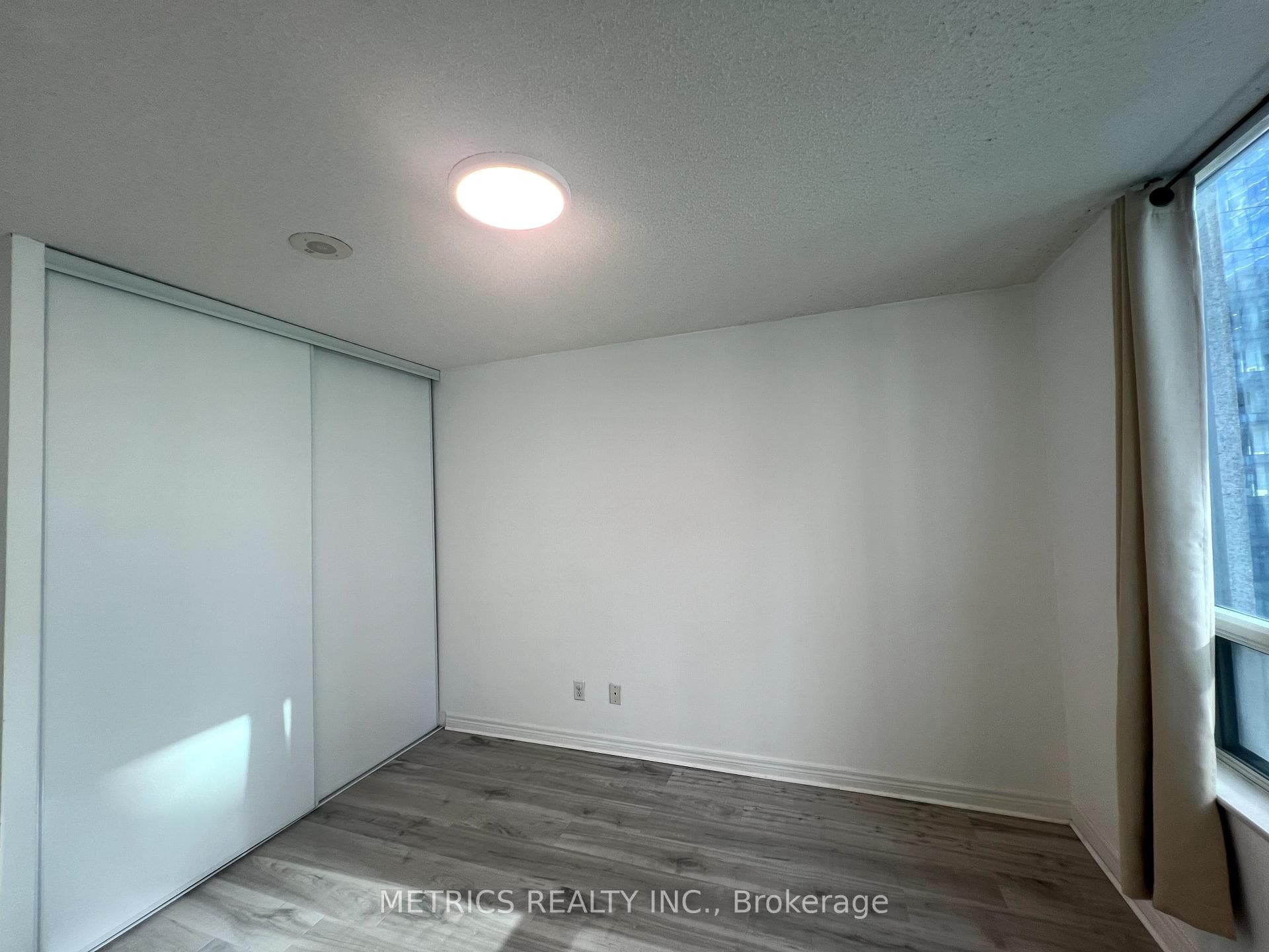 51 Lower Simcoe Street Unit 1902 photo 12