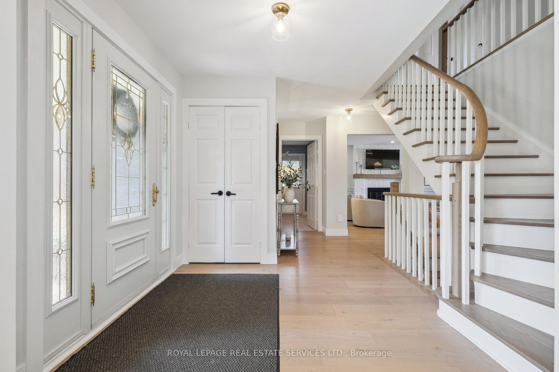 1267 Windrush Drive photo 3