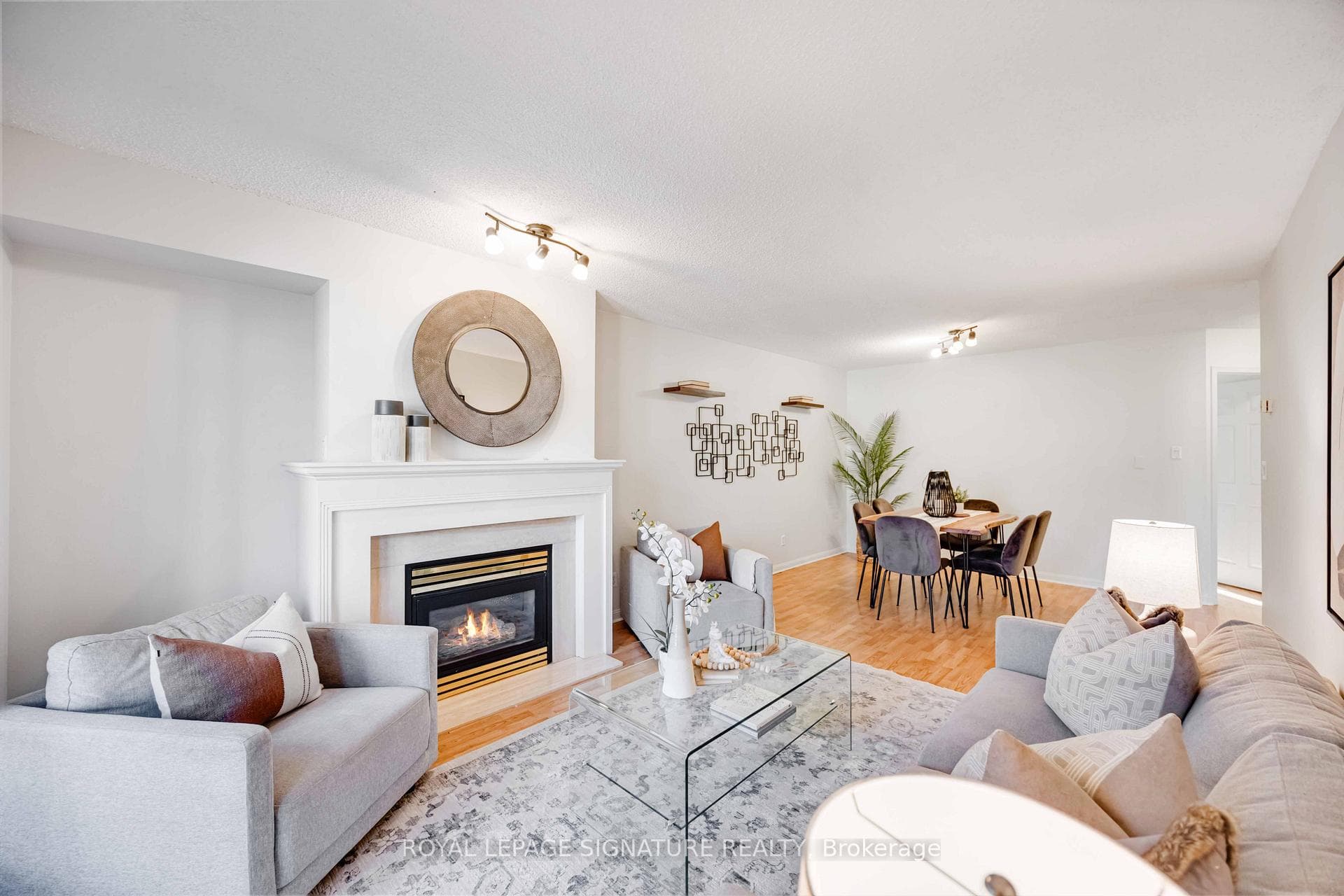 2371 Queen Street Unit 301 photo 8