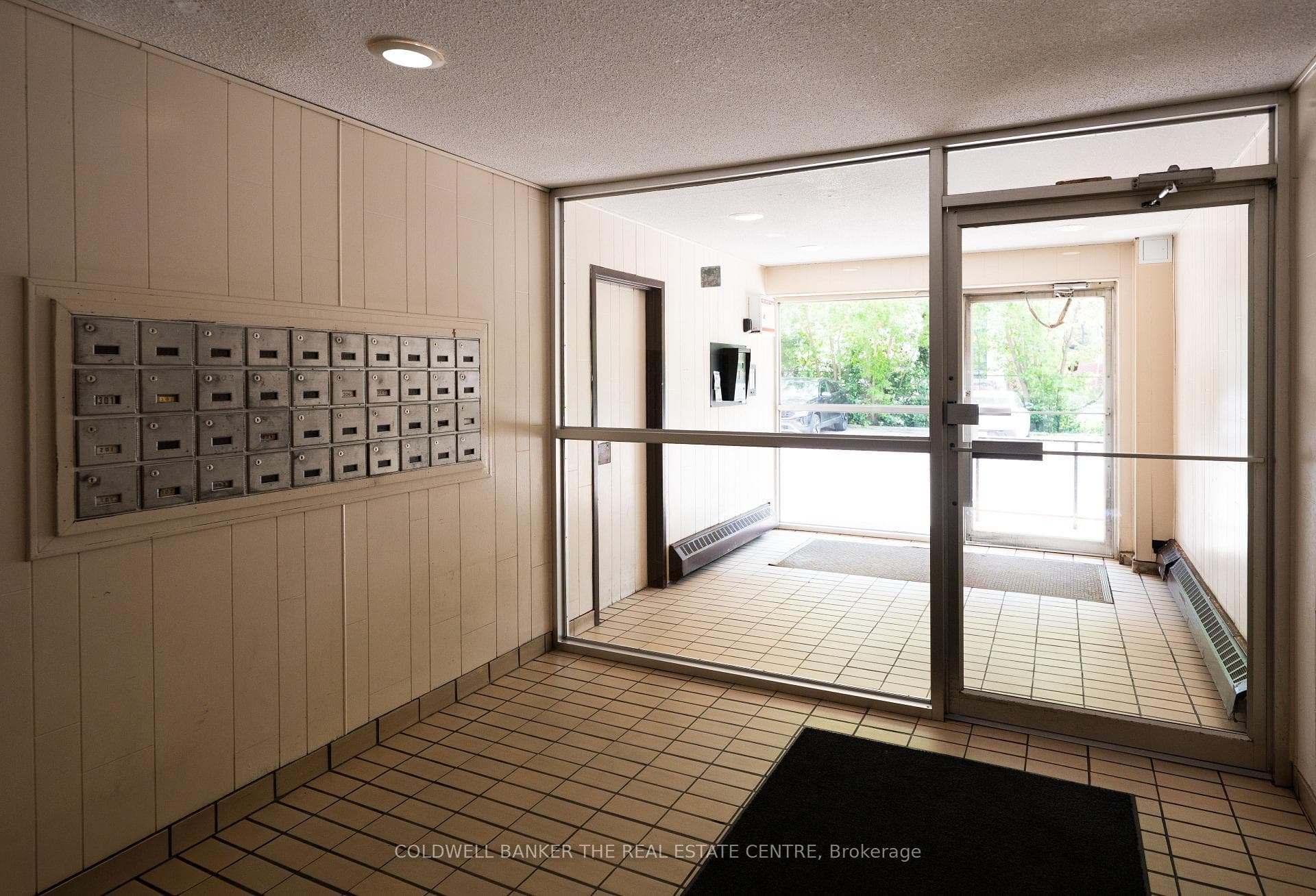 1690 Victoria Park Avenue Unit 404 photo 5