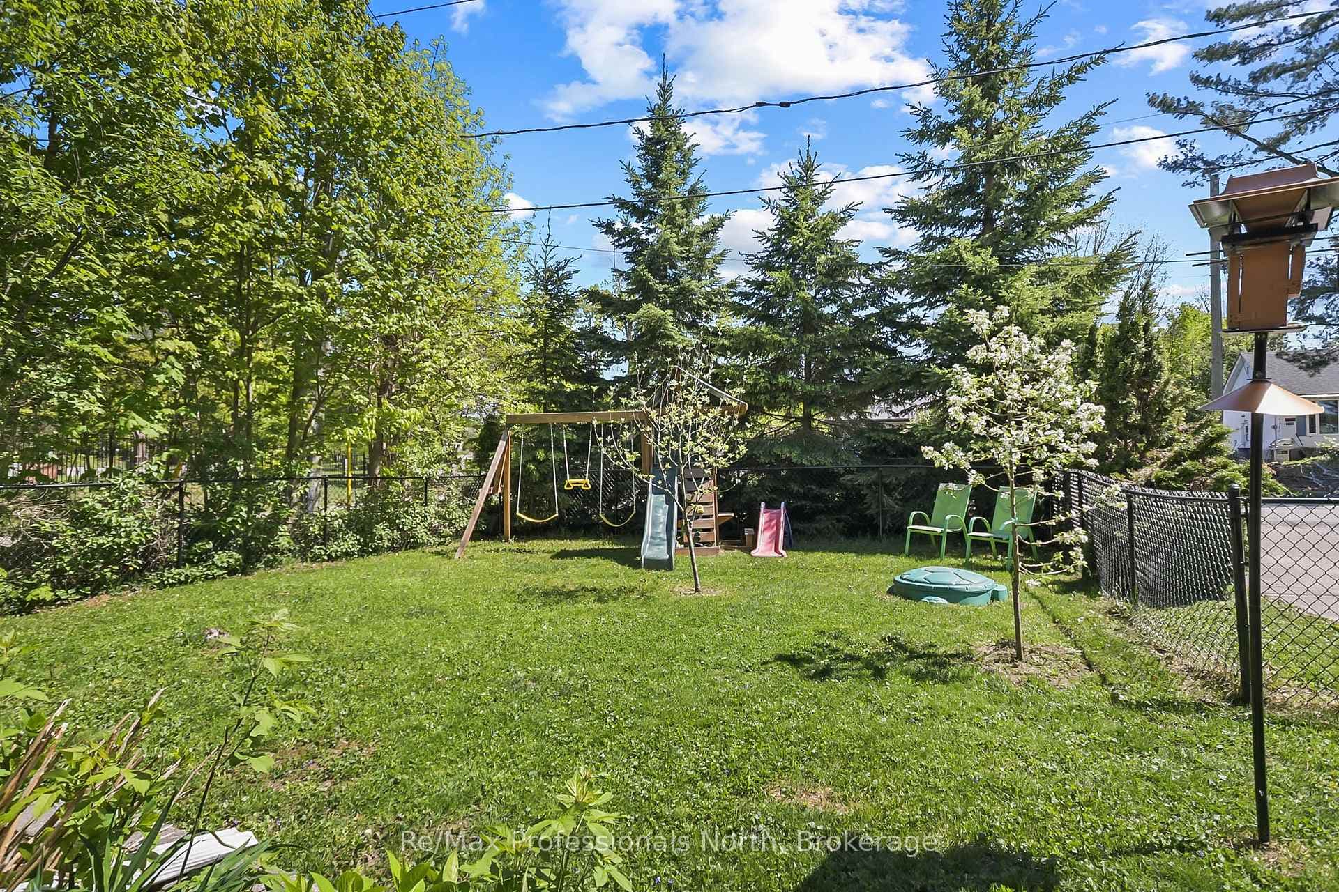 110 FRASER Street photo 30