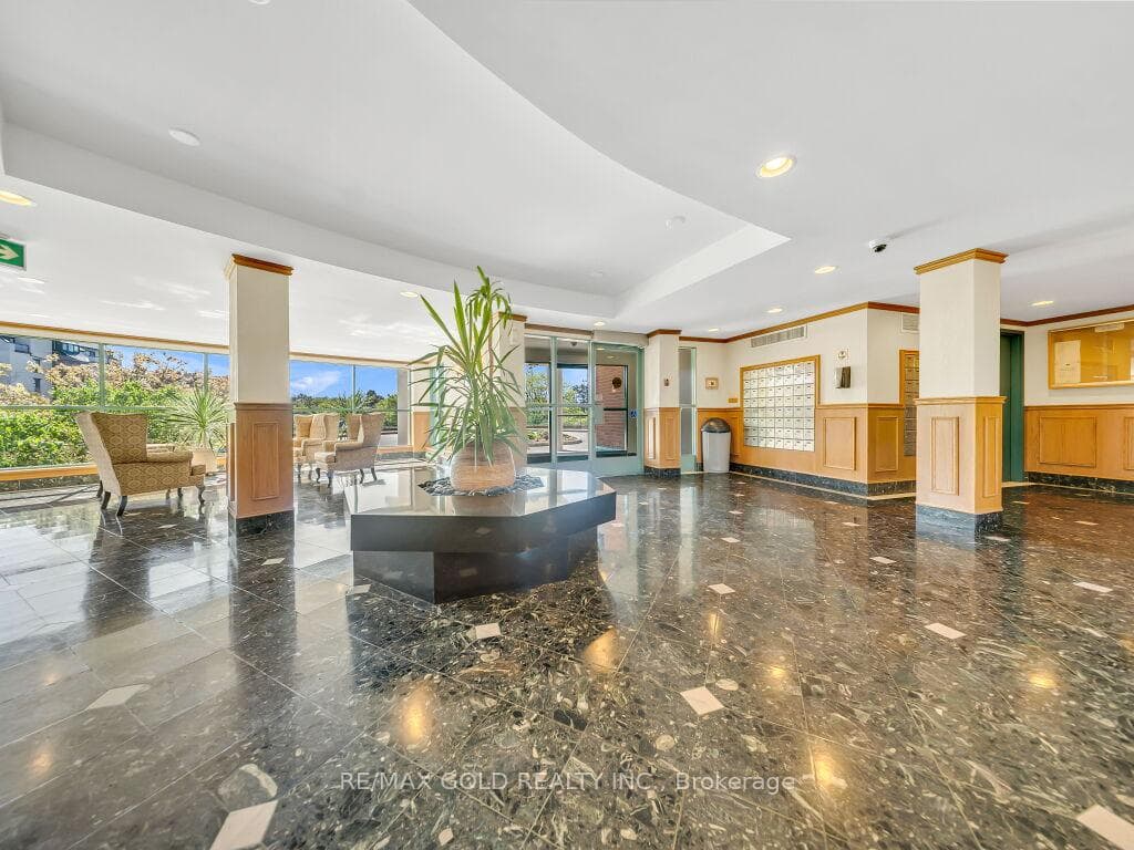 30 Blue Springs Drive Unit 611 photo 8