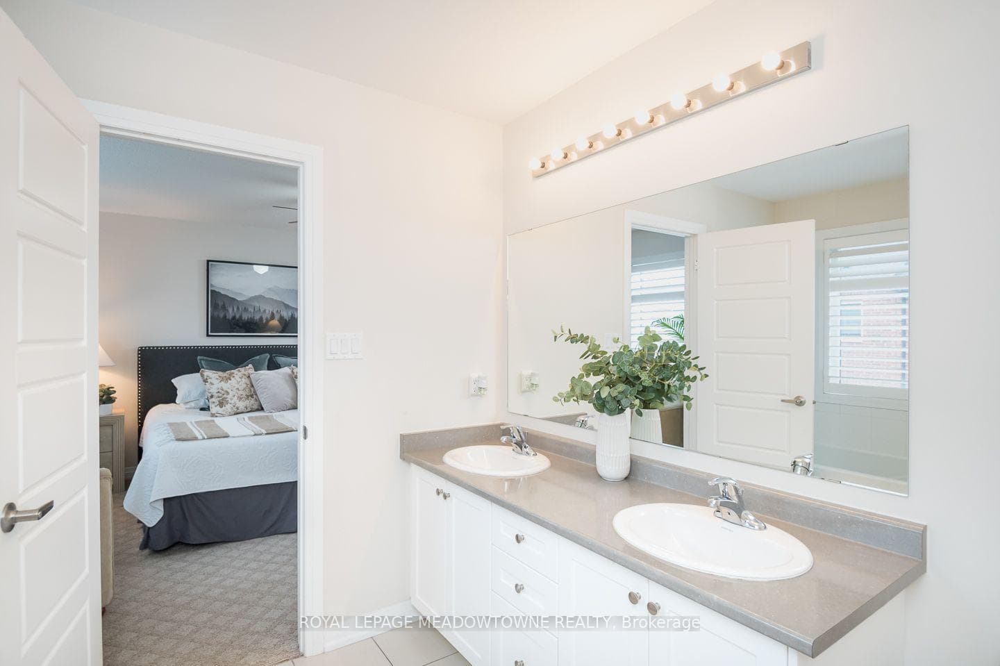 Large Ensuite with double vanity