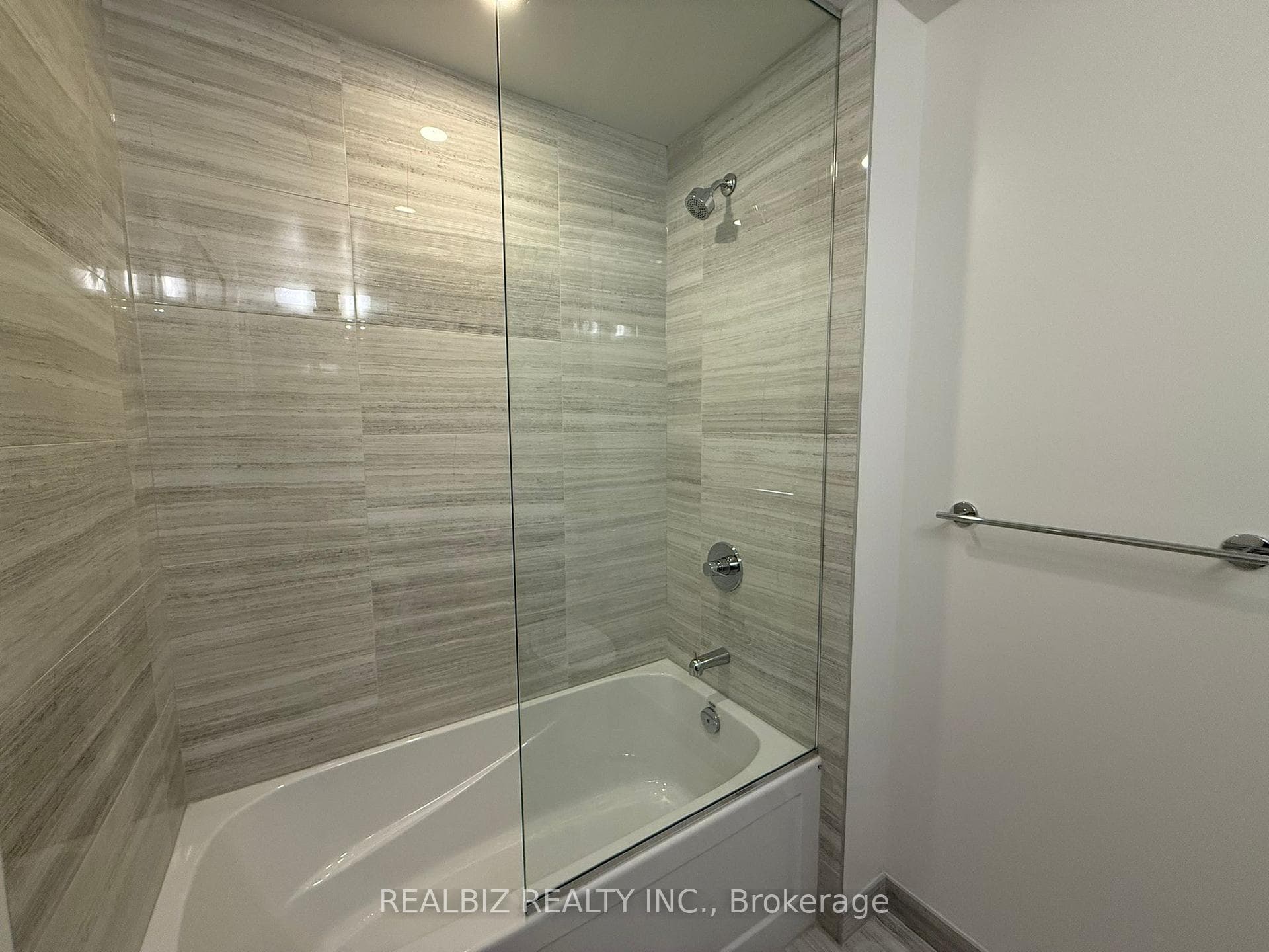 8 Interchange Way Unit 5803 photo 7