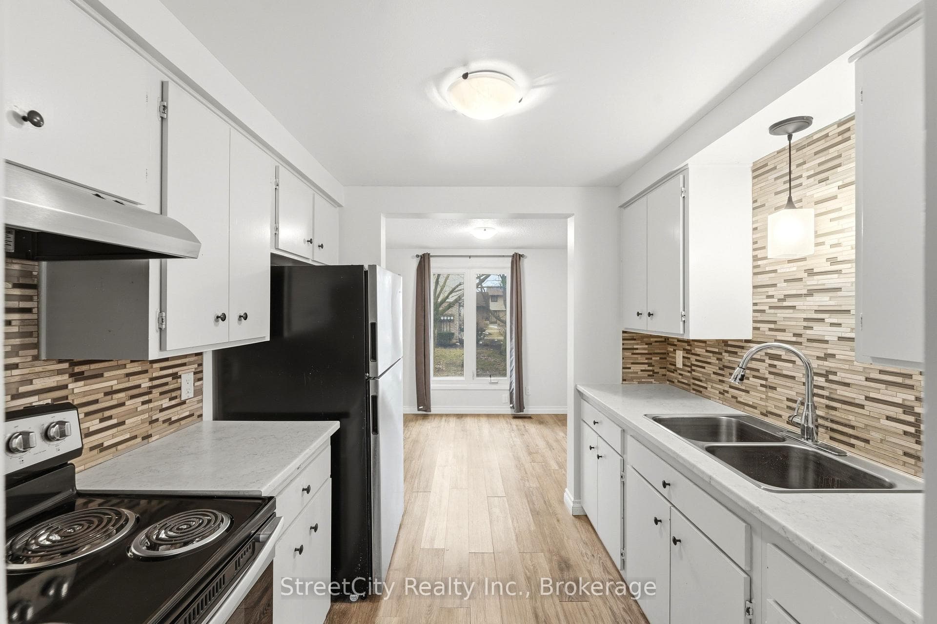 91 Avonwood Drive Unit 17 photo 9