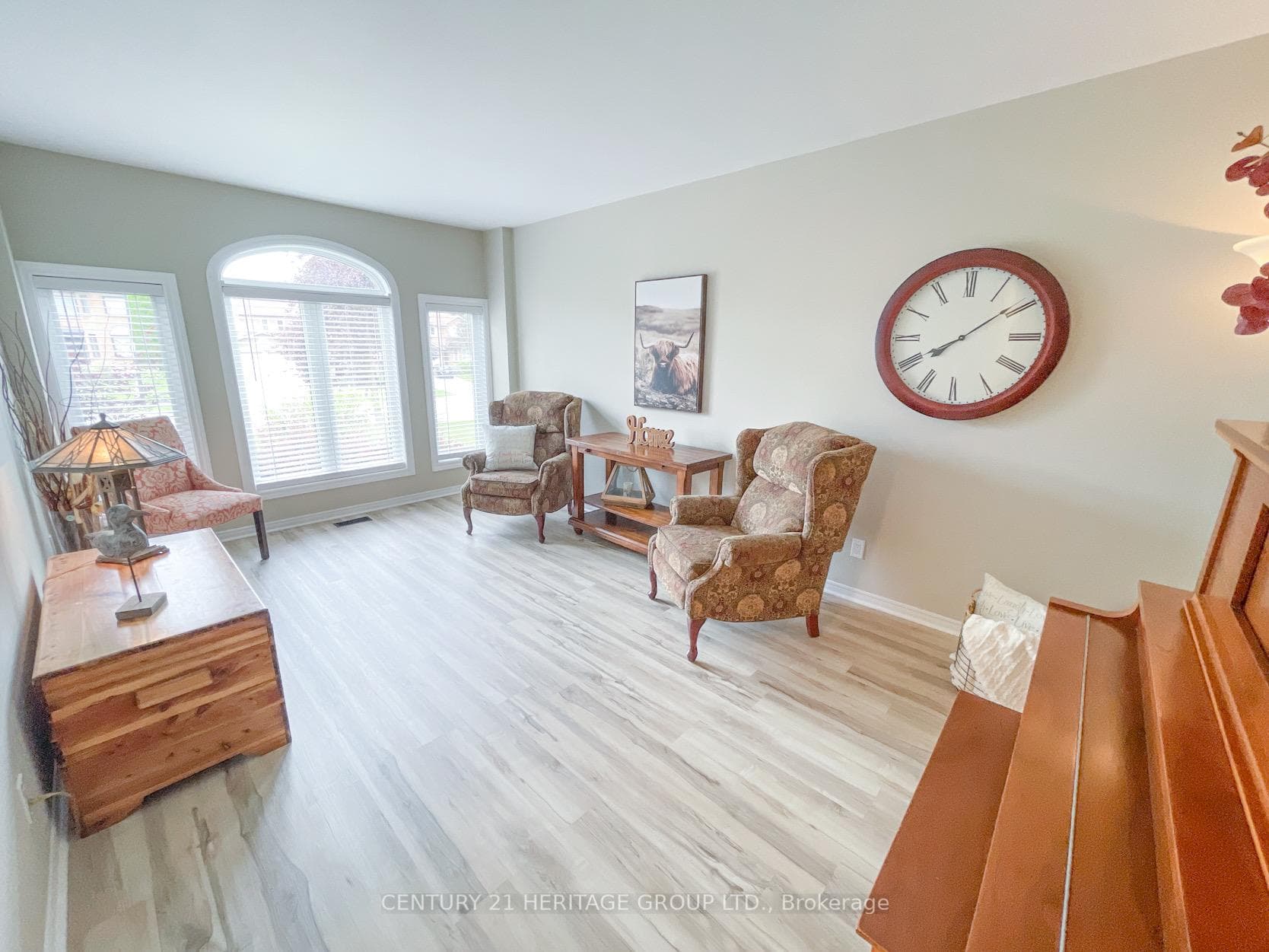 379 Amberlee Court photo 3