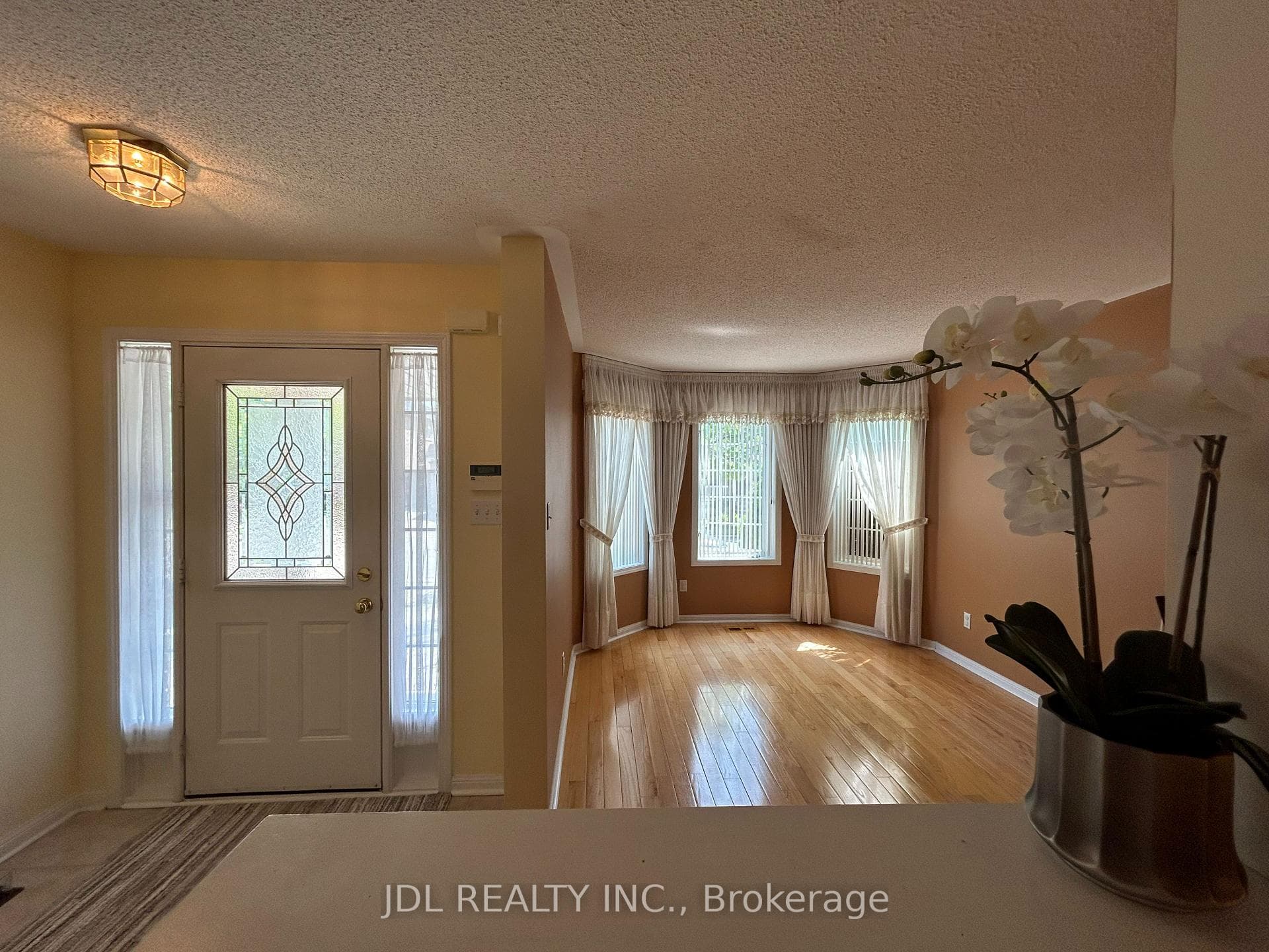 14 Redbud Street photo 3