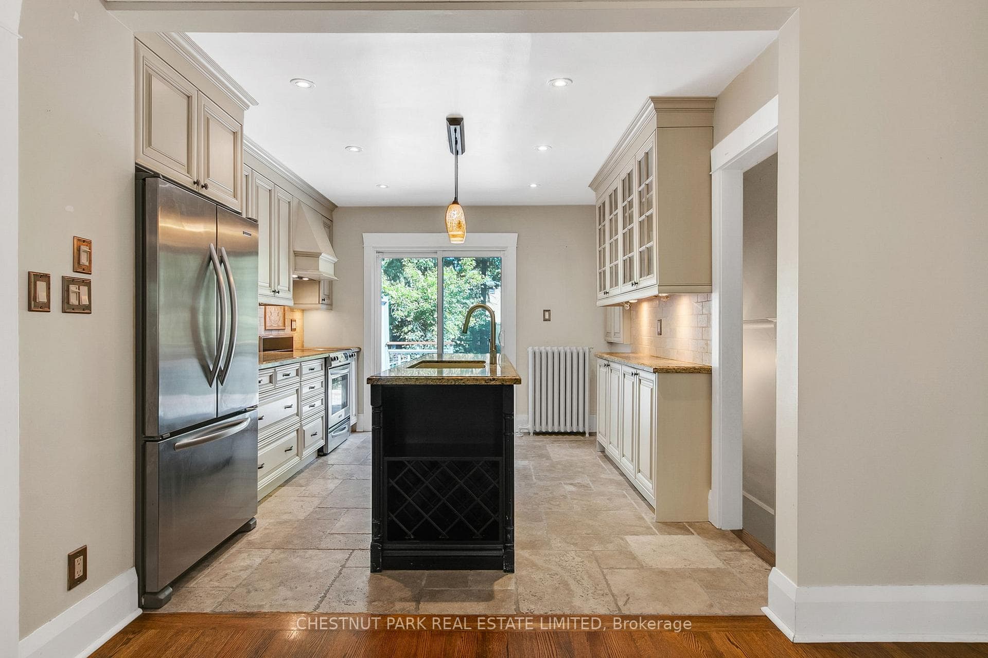 484 Merton Street photo 17