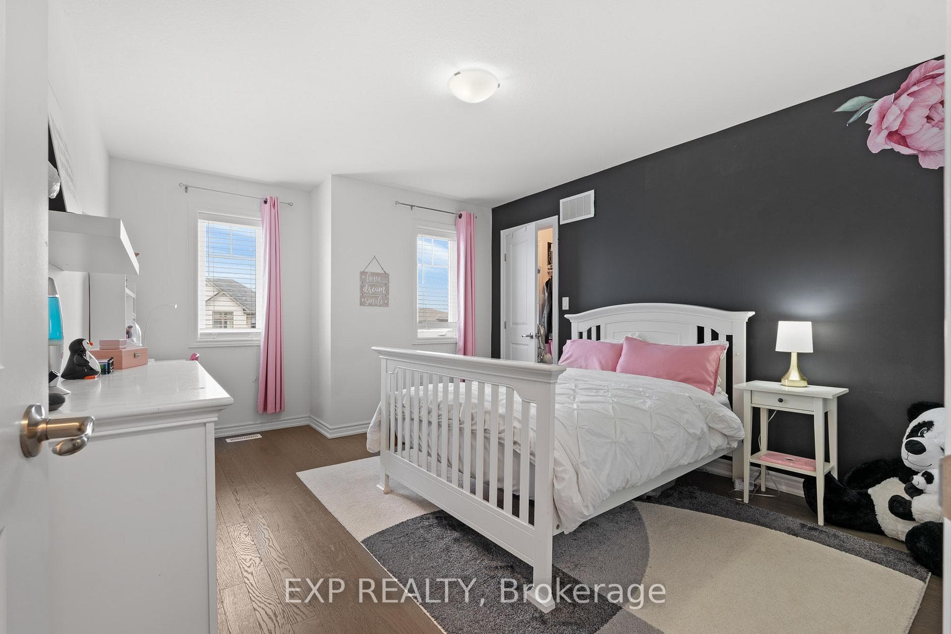 4066 Thomas Street photo 25