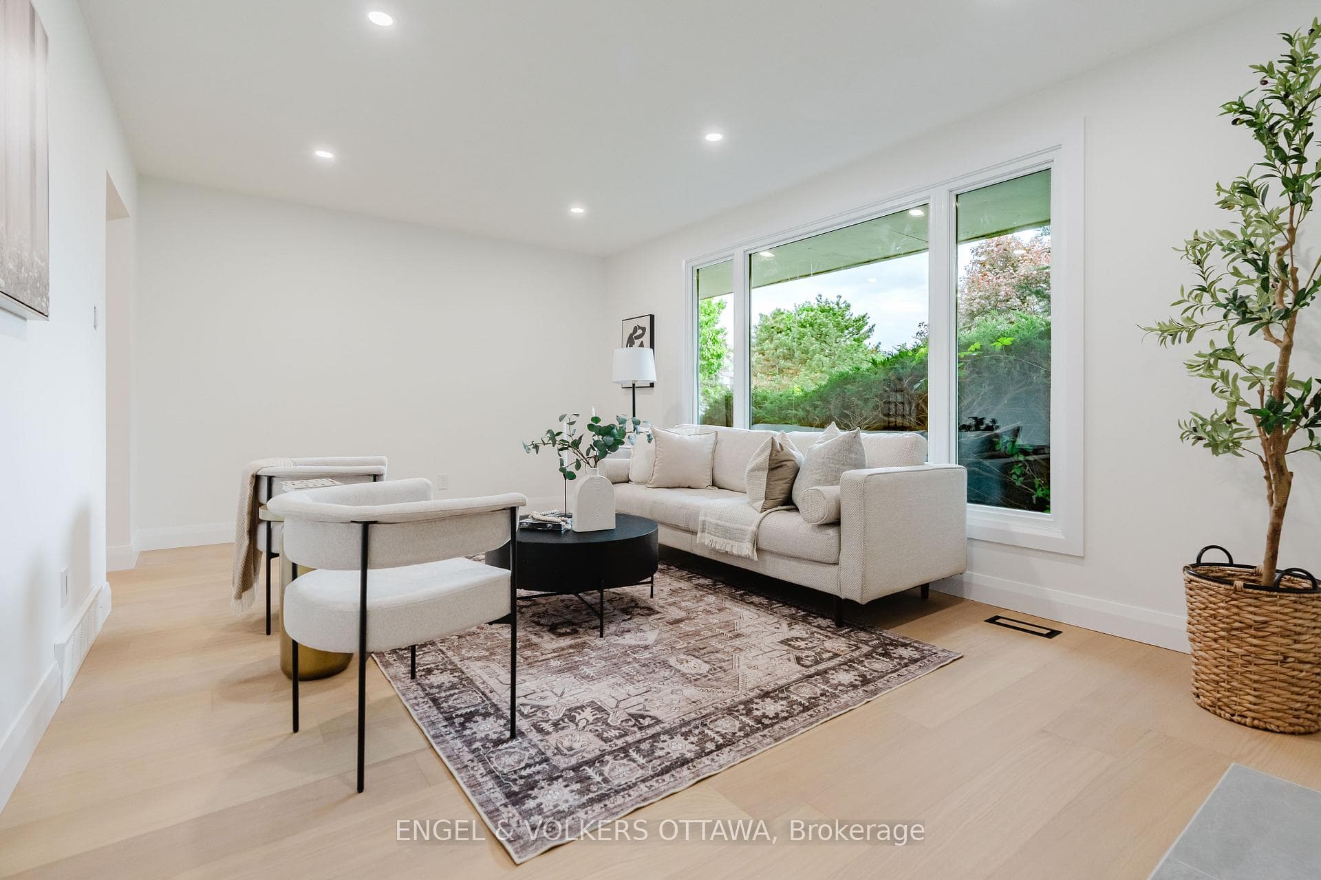 825 De Salaberry Street photo 7