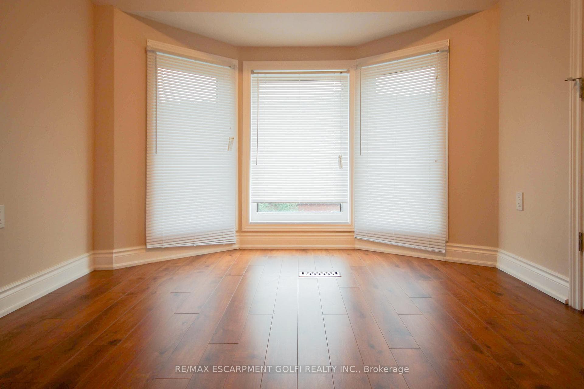 52 Cedar Avenue photo 14