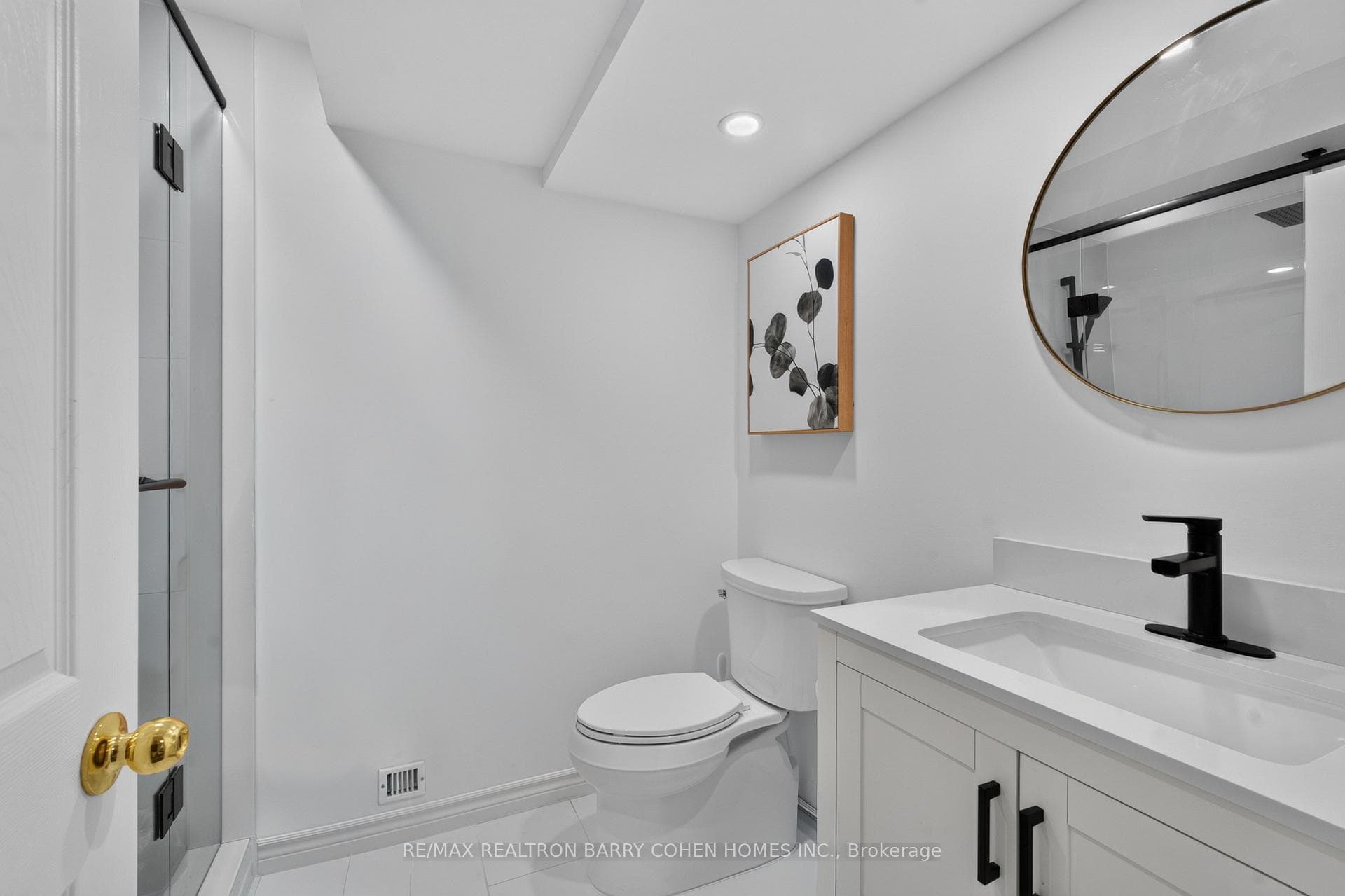 110 Upper Canada Drive photo 33