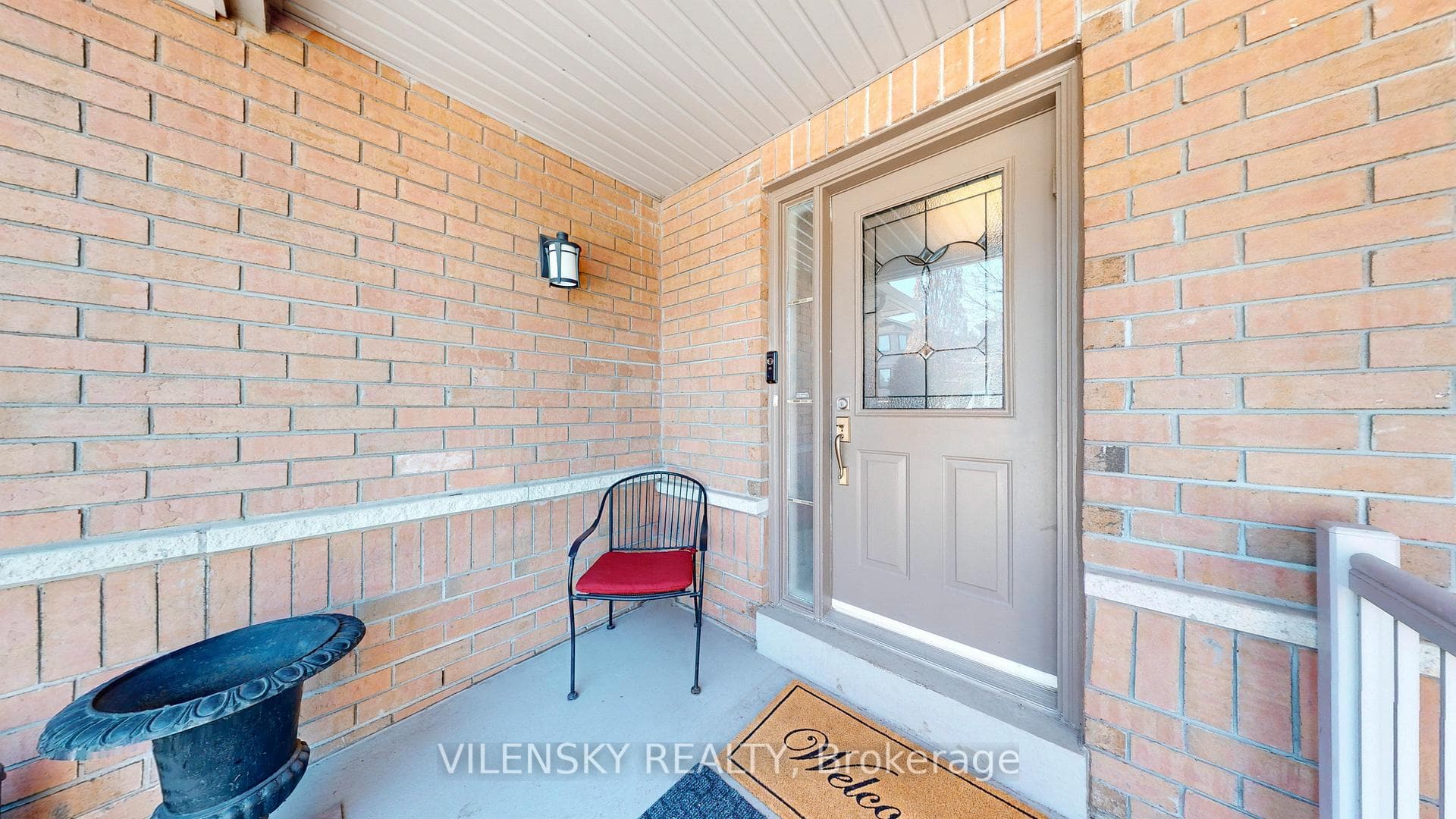 Welcome to 101 Foxfield Cres