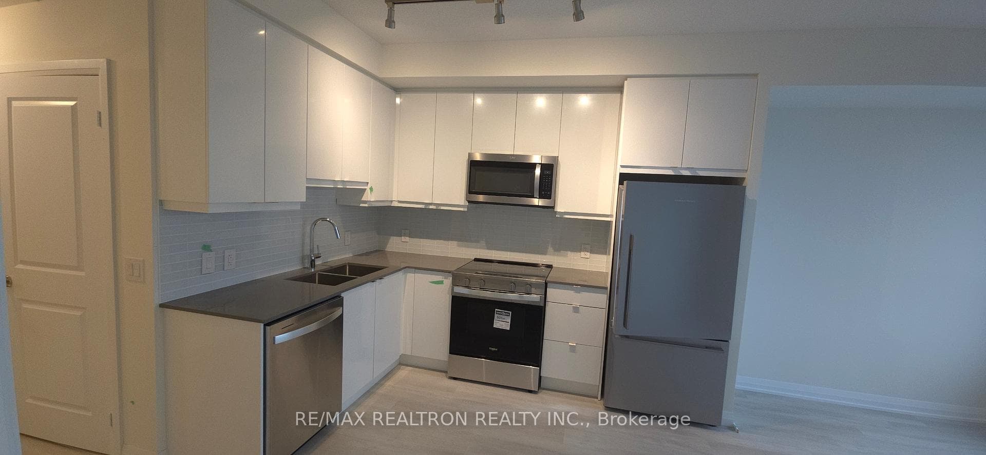 3260 Sheppard Avenue Unit 2610 photo 3