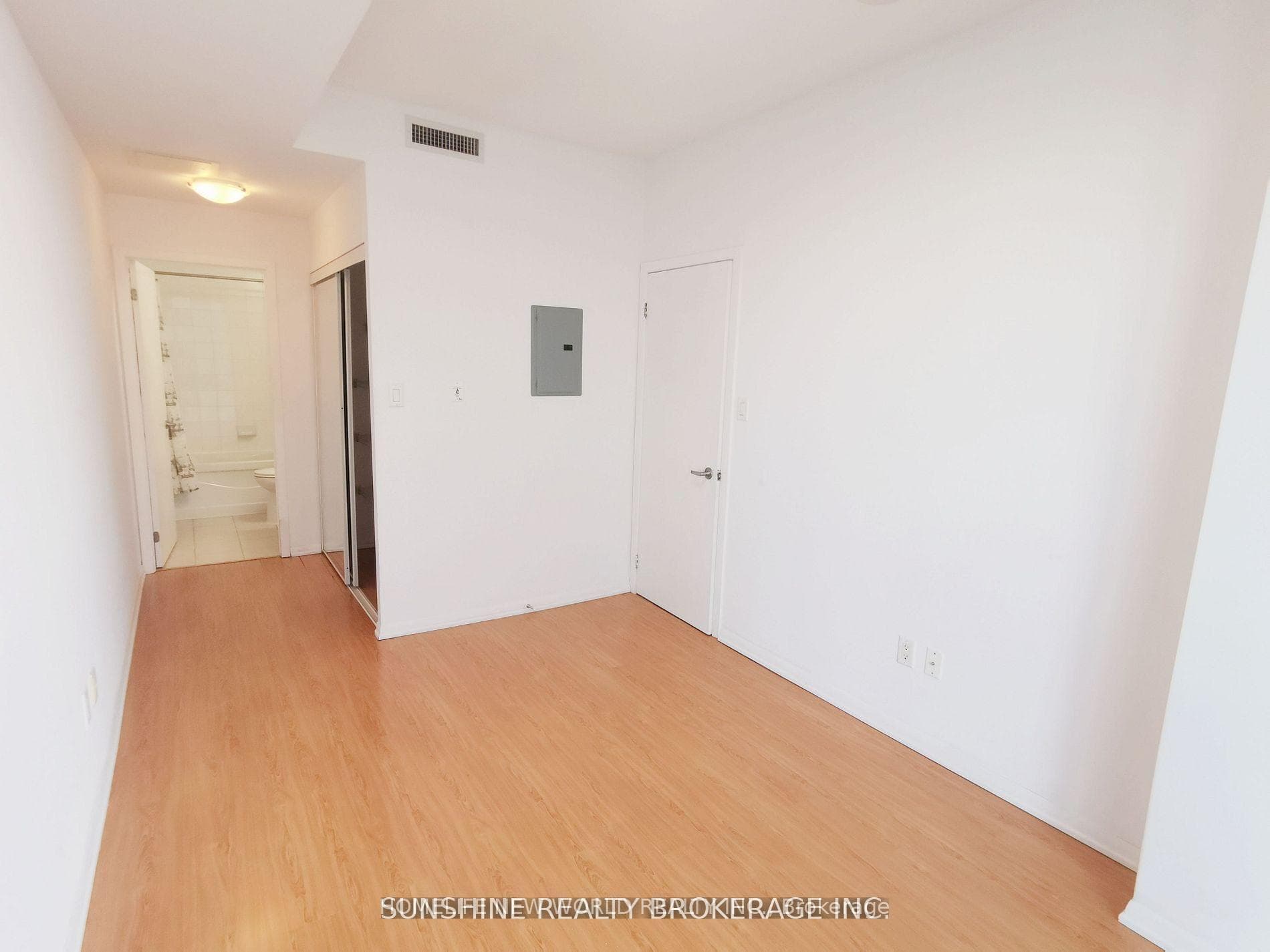 37 Grosvenor Street Unit 3308 photo 12