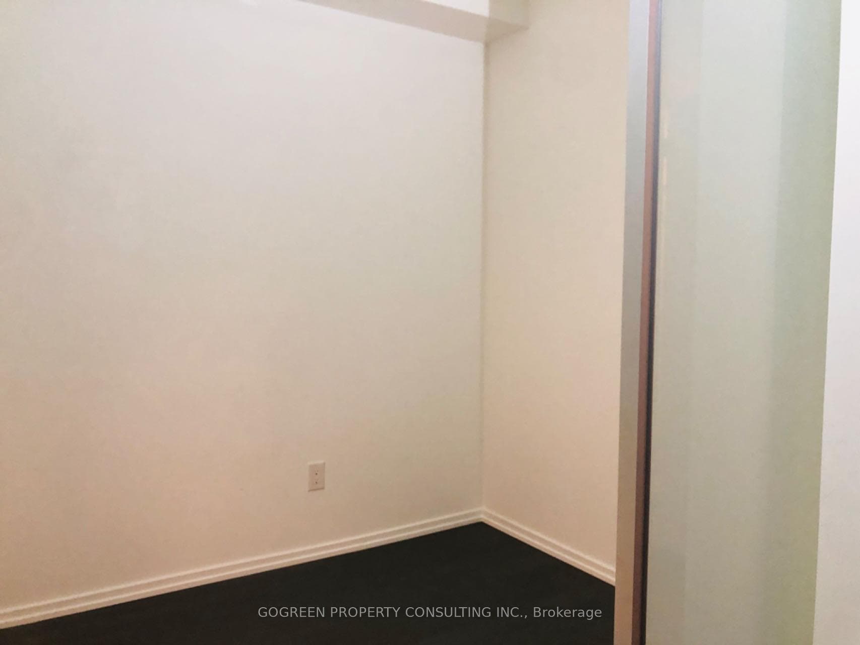 Den w sliding door