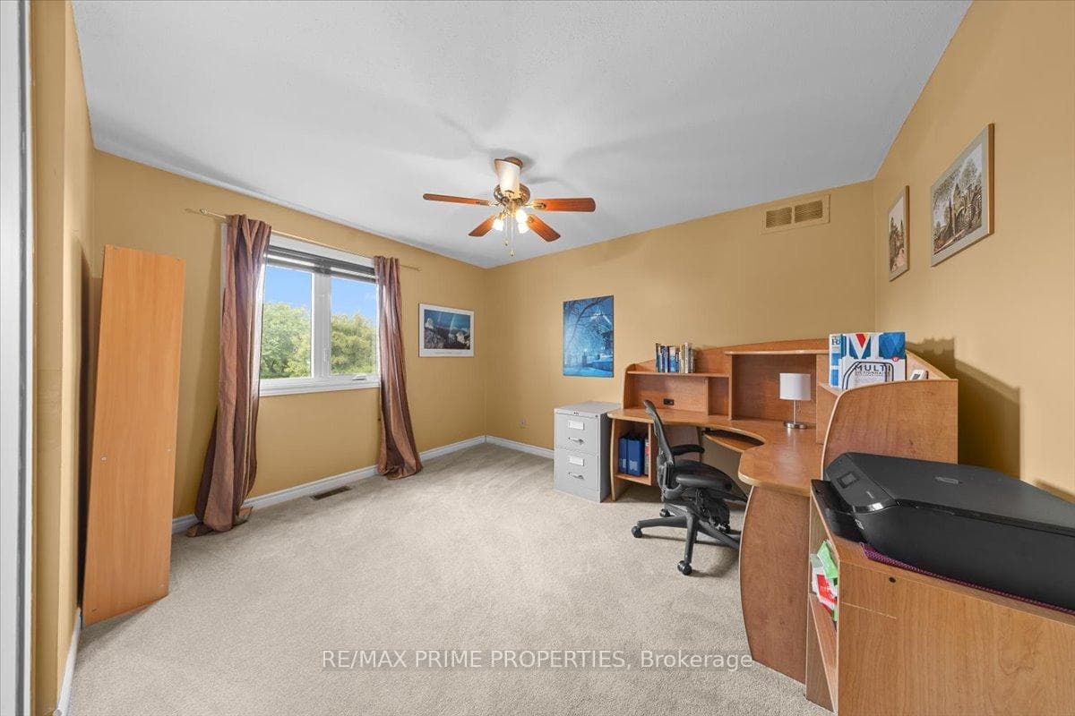 556 Falwyn Crescent photo 33