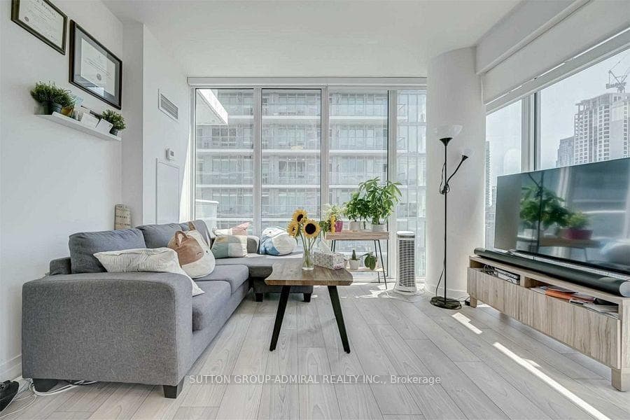 99 Broadway Avenue Unit 1509 photo 6