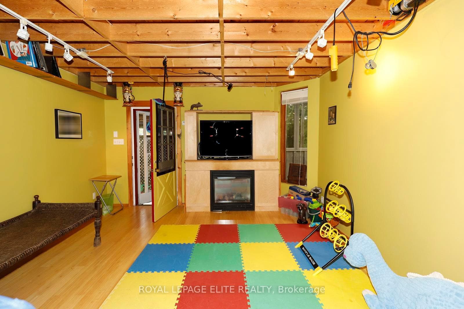 174 Owen Street photo 40