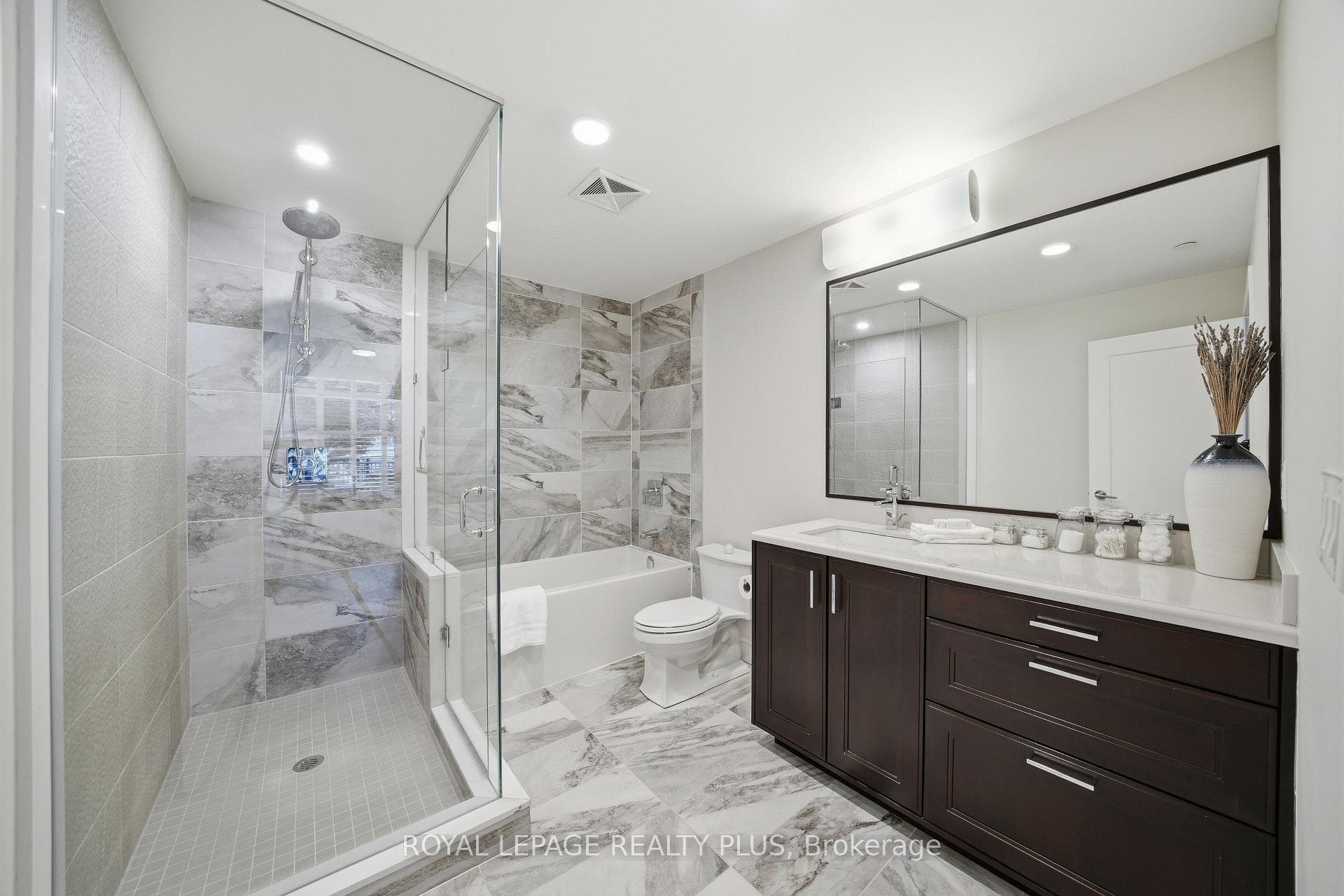 1575 Lakeshore Road Unit 117 photo 24