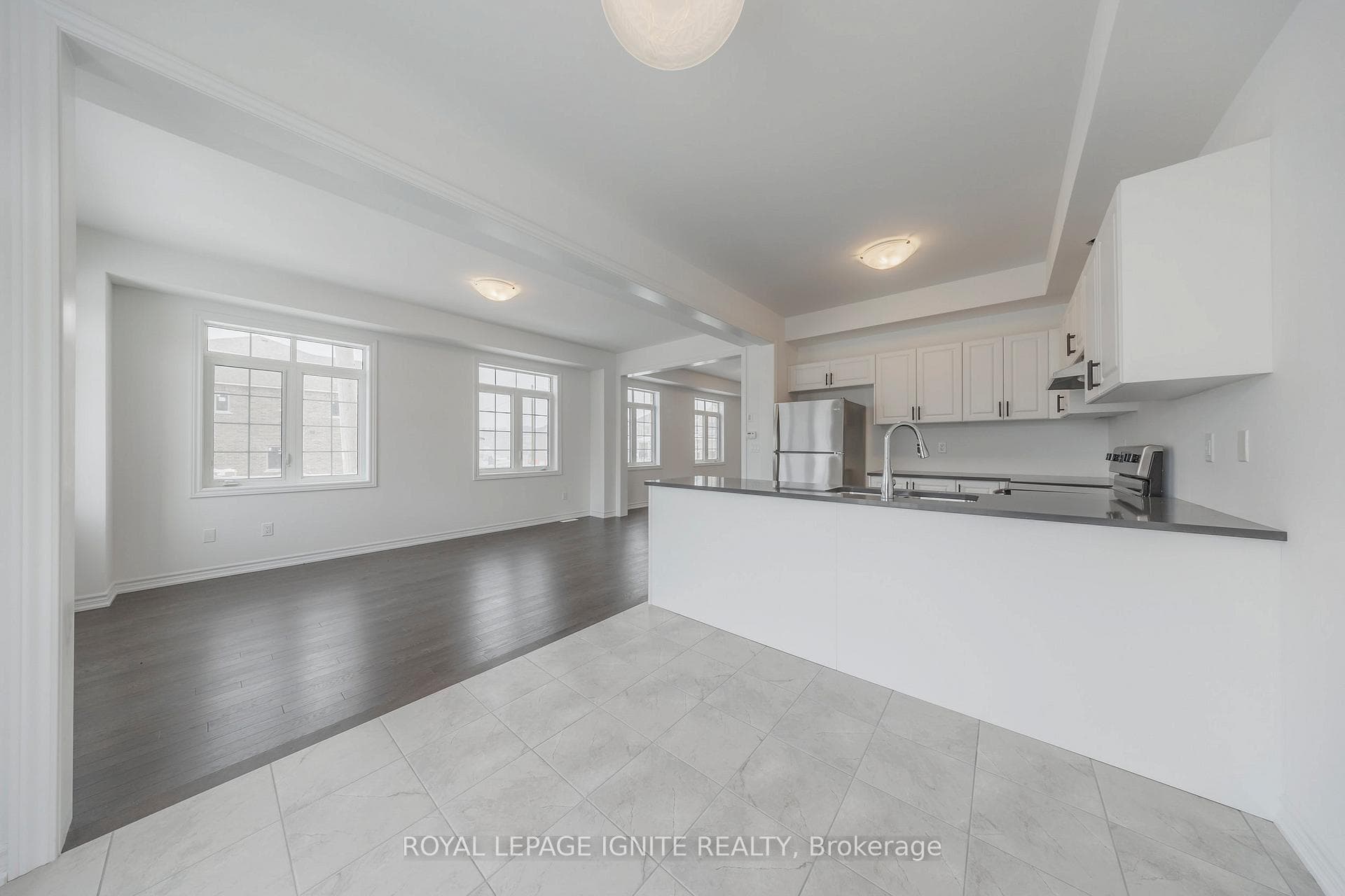 317 Russell Street photo 20