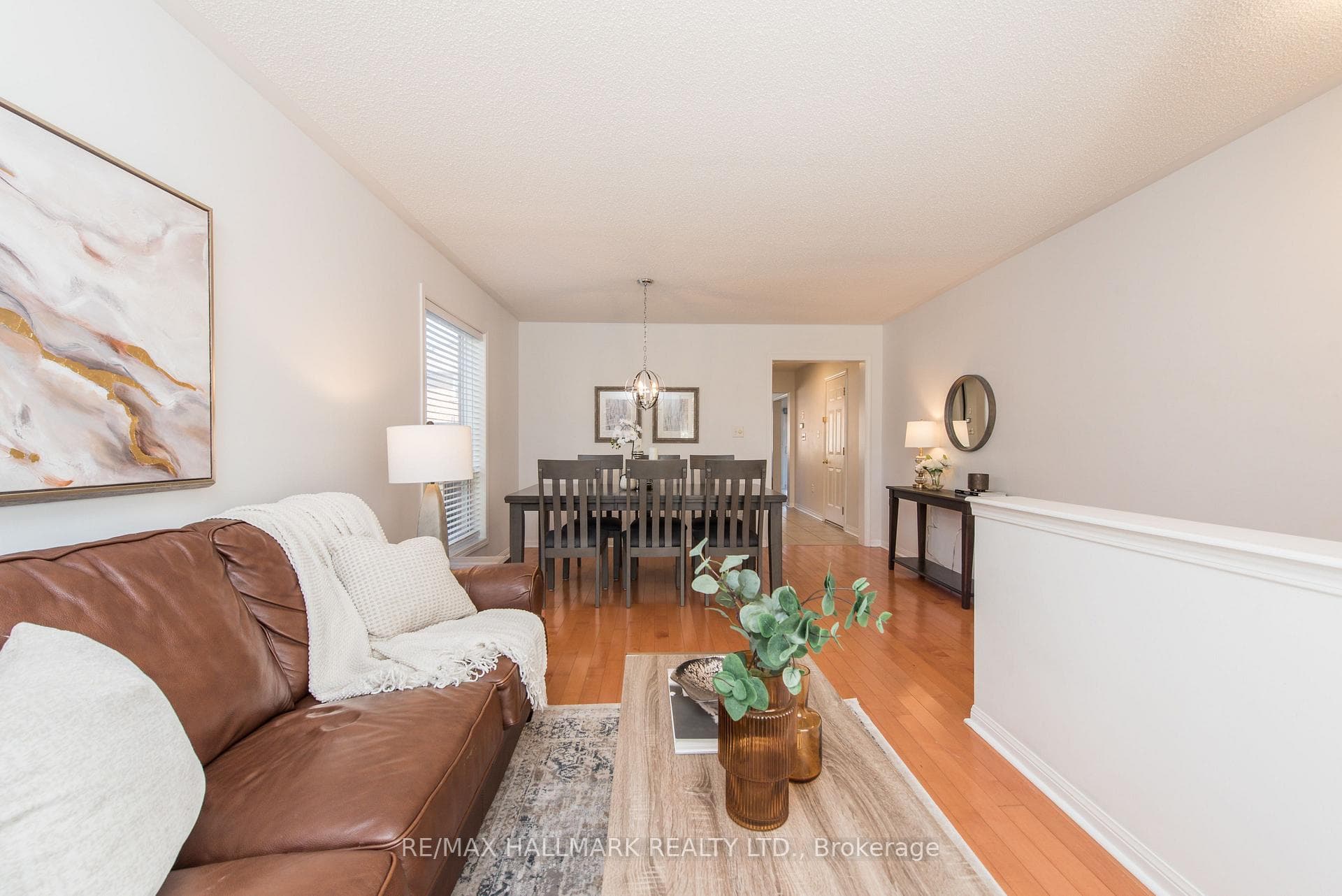 1108 Barr Crescent photo 4