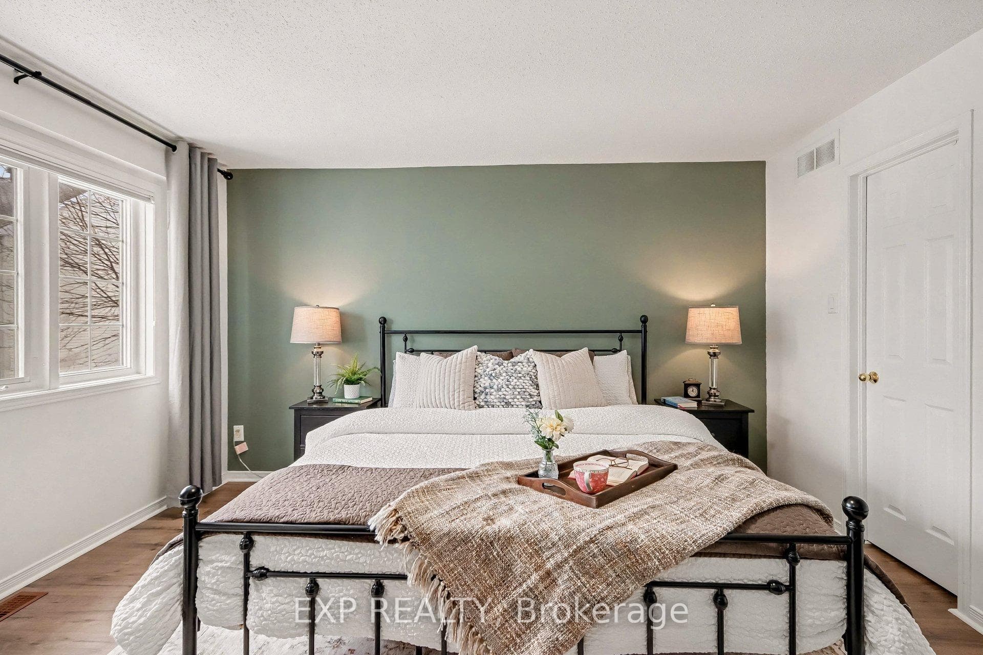 211 Gershwin Private photo 16