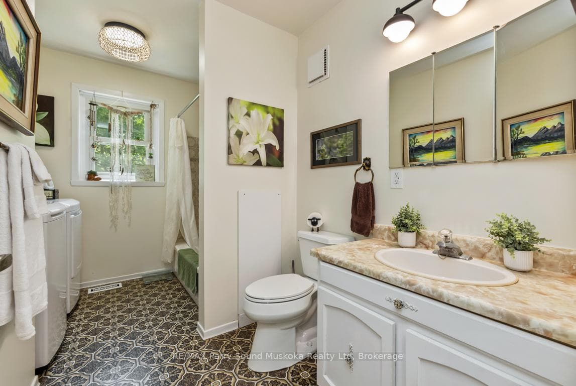 4 pc main bath