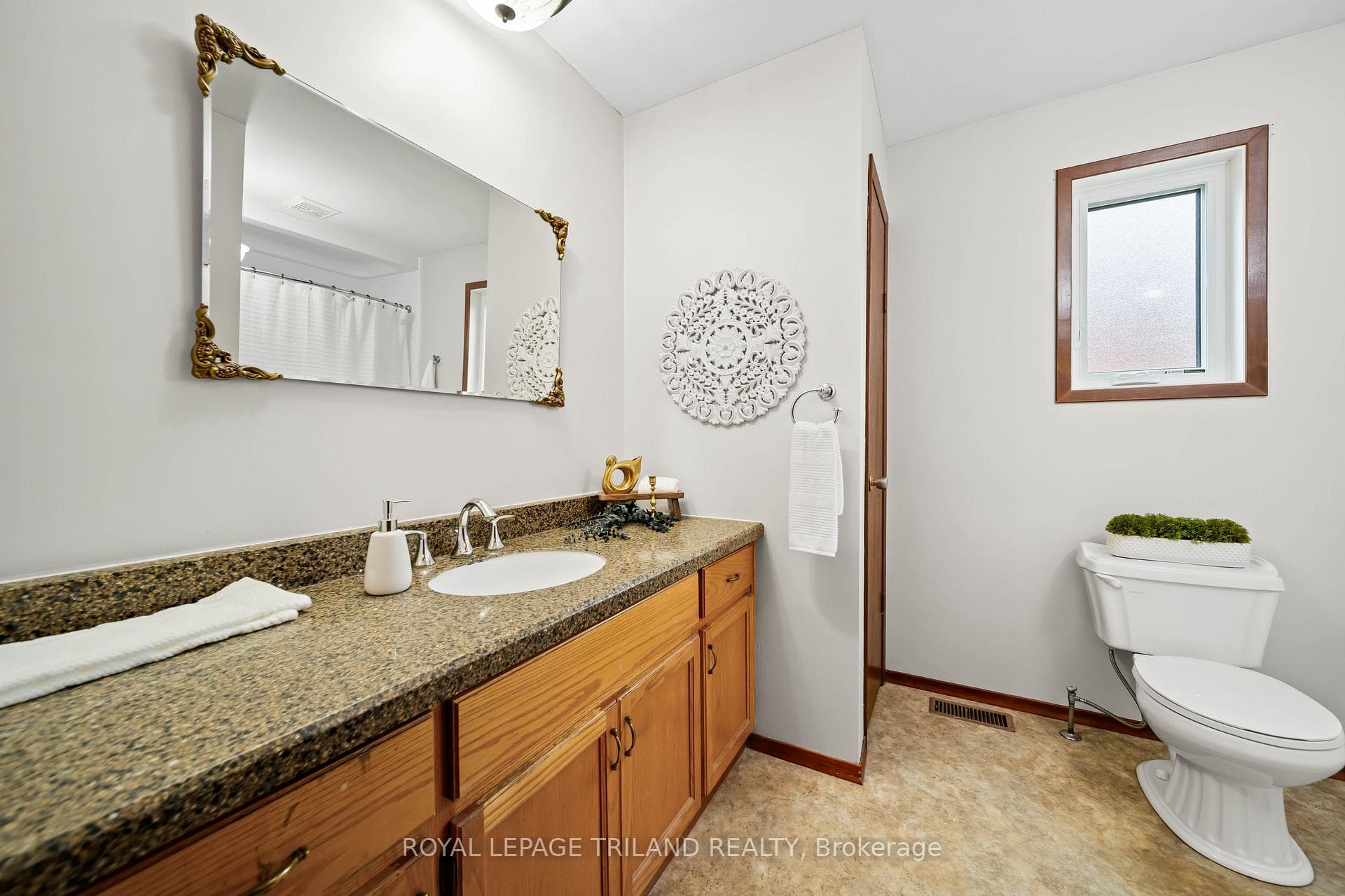 308 John Street photo 22