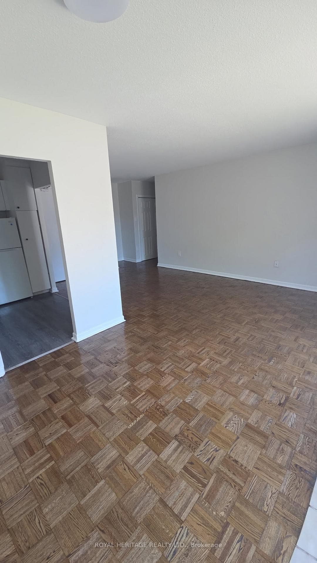 945 Simcoe Street Unit 2 photo 5