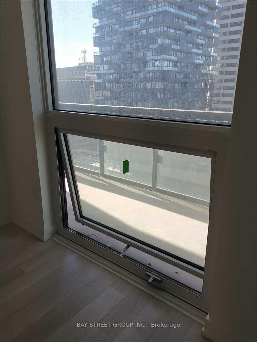 39 Roehampton Avenue Unit 1306 photo 9