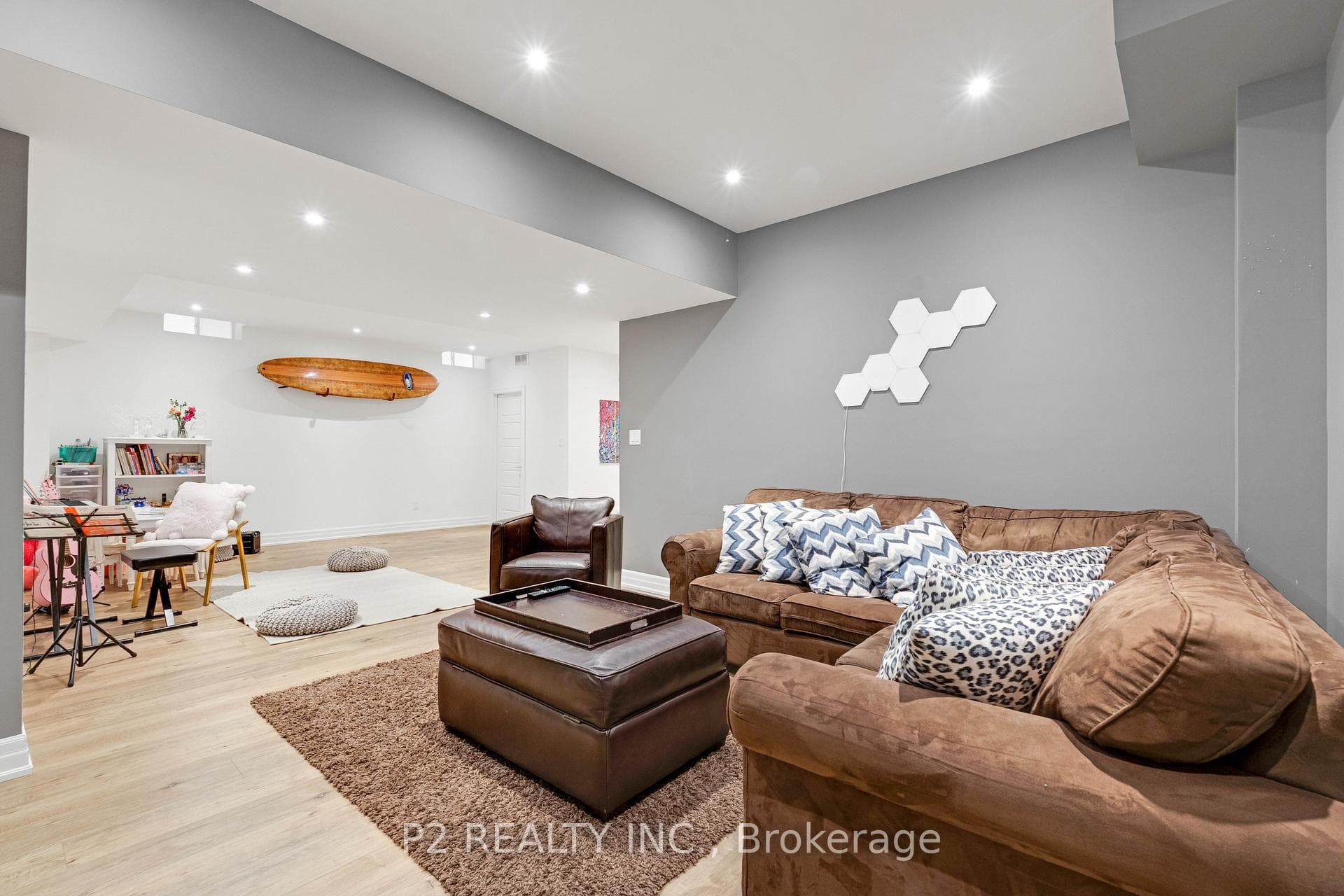 10 King Boulevard photo 39