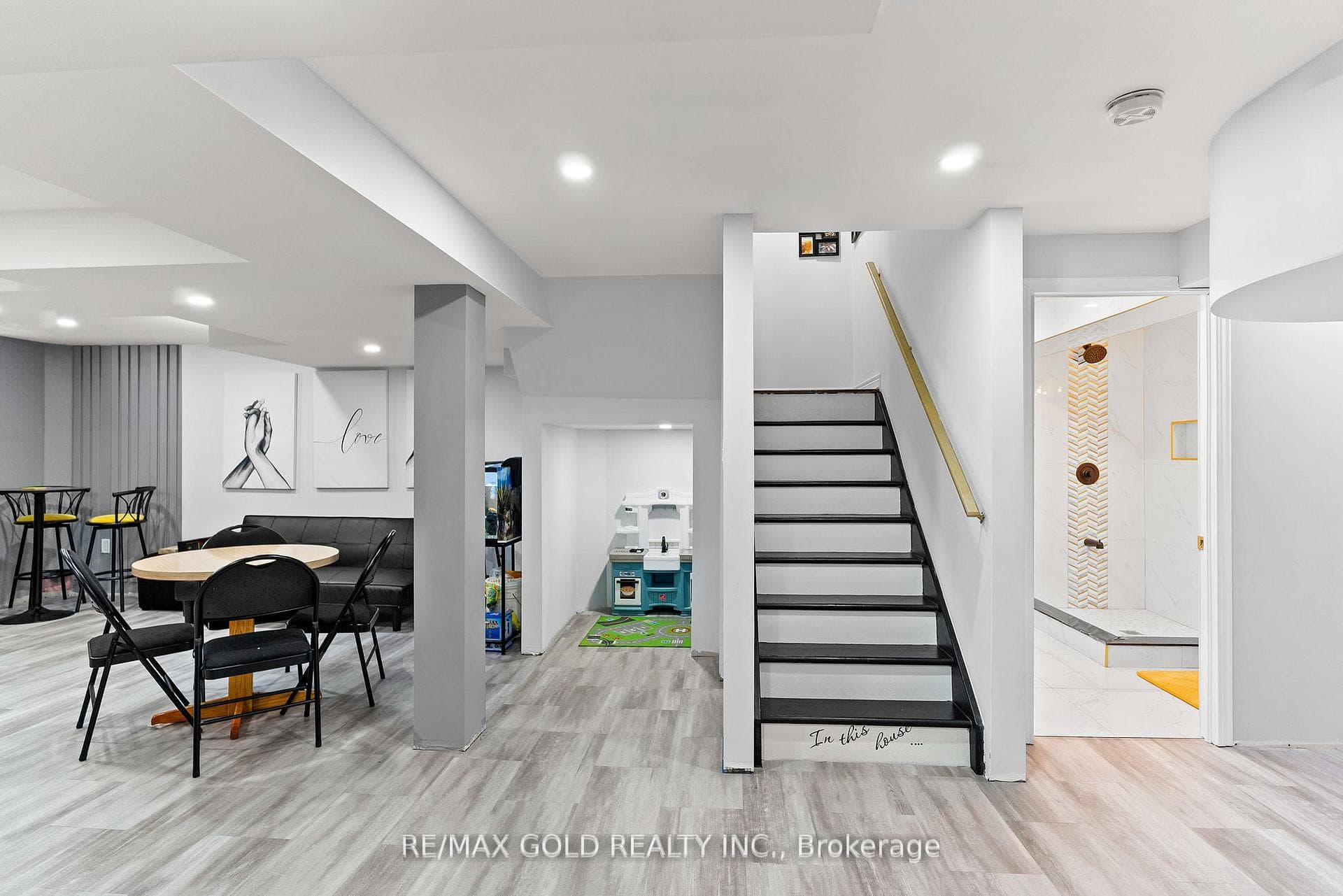 7 Powell Drive photo 44