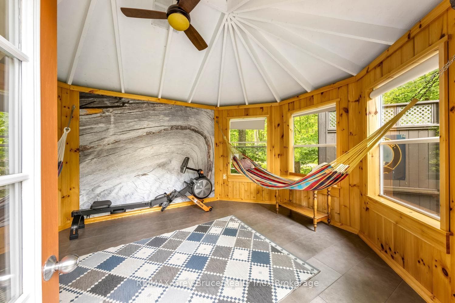 424 Huron Road photo 48