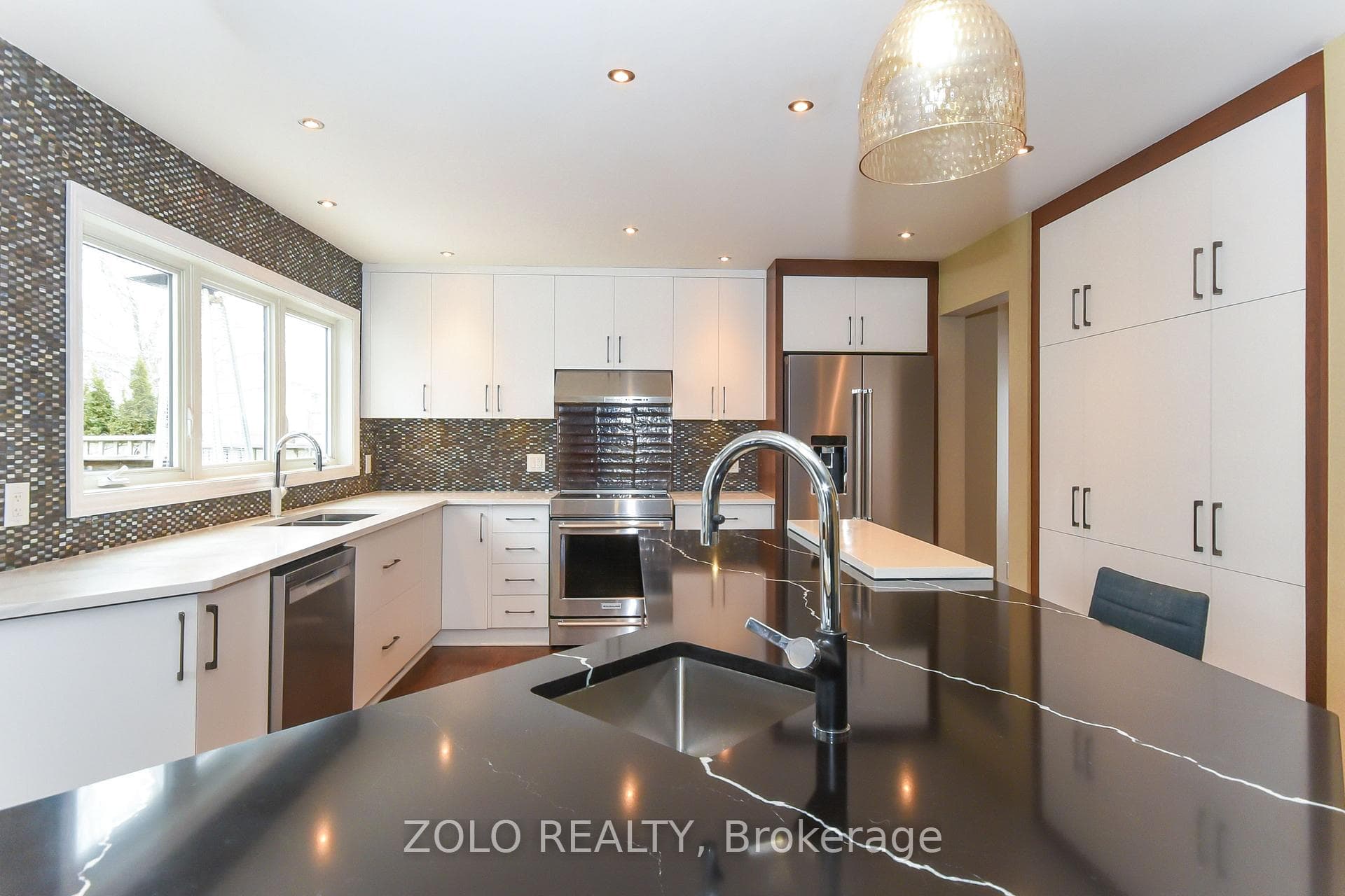 1392 Talcy Crescent photo 3
