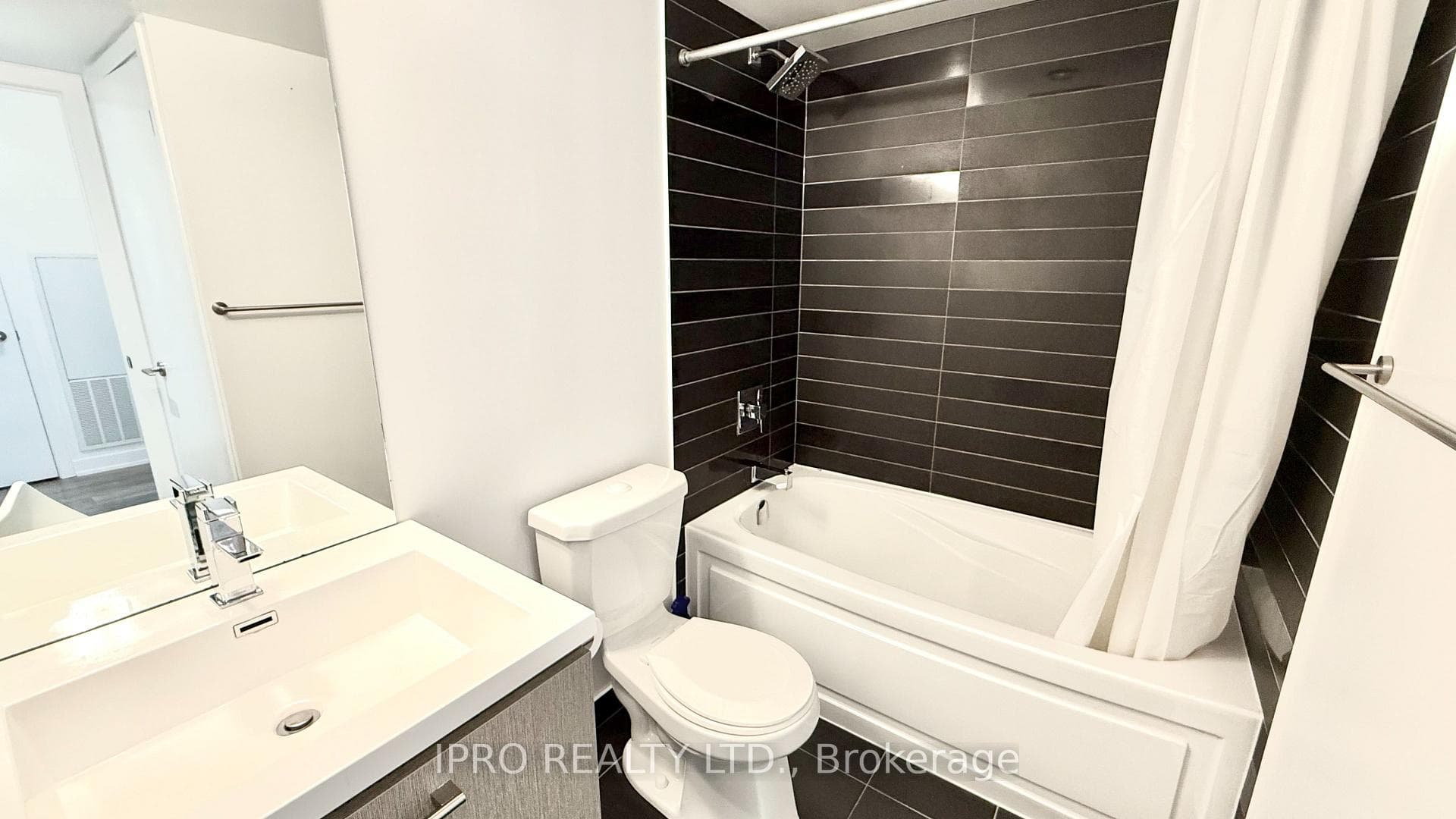 87 Peter Street Unit 1808 photo 10