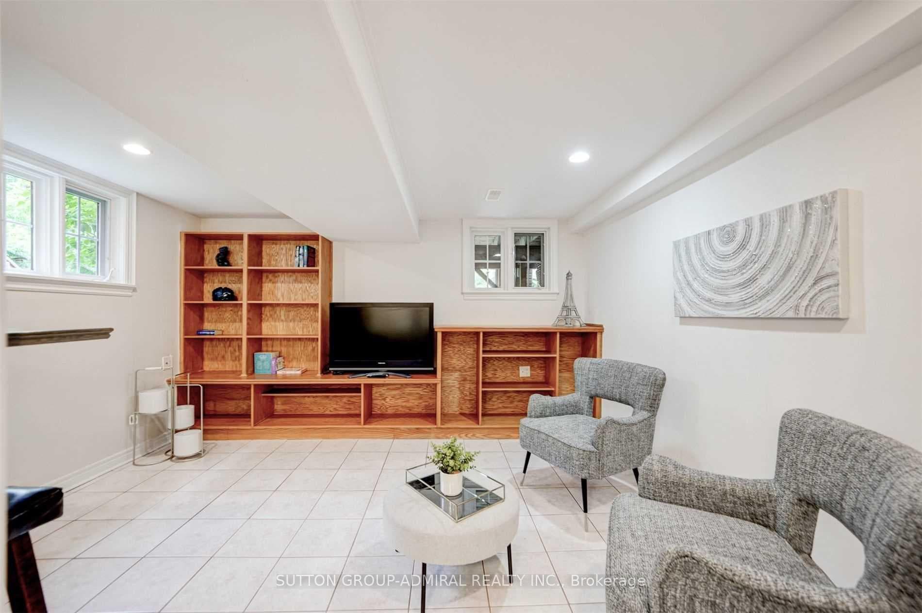101 Woodroof Crescent photo 33