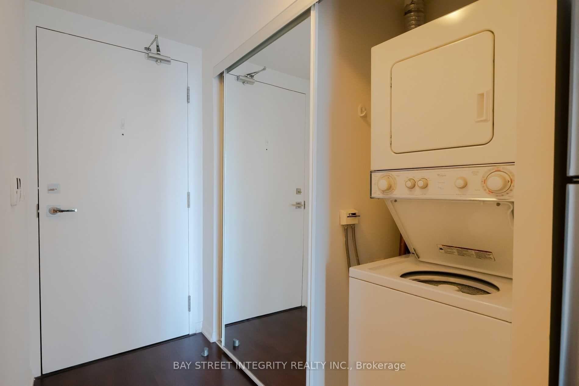 832 Bay Street Unit 2006 photo 12
