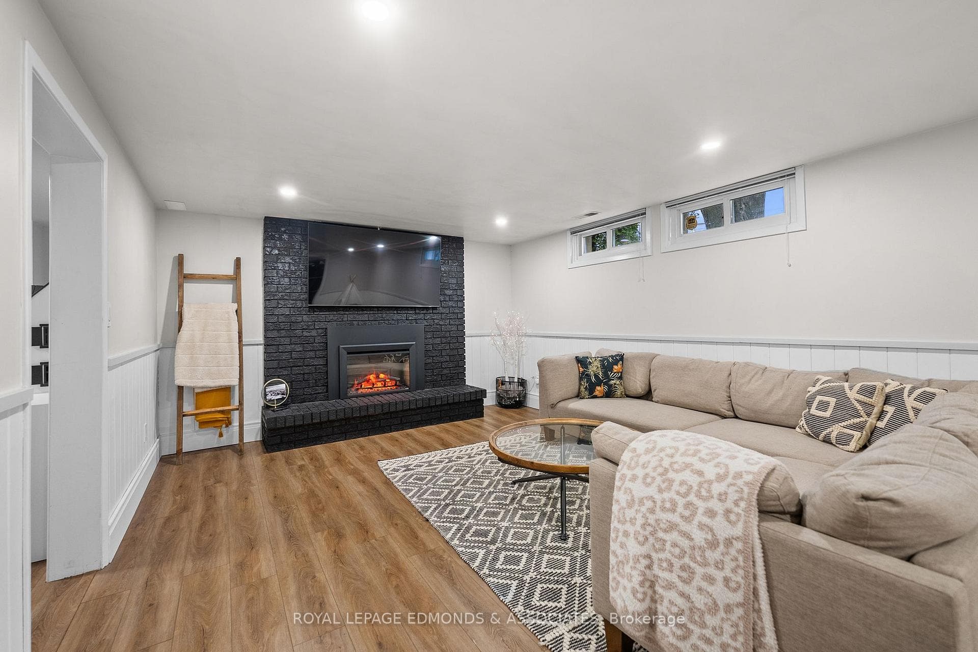 379 Morris Street photo 25