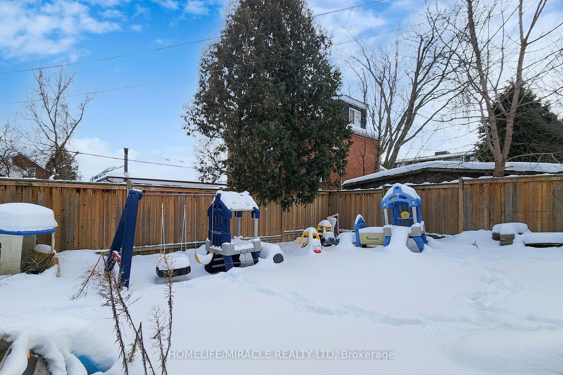 99 Adelaide Avenue photo 48