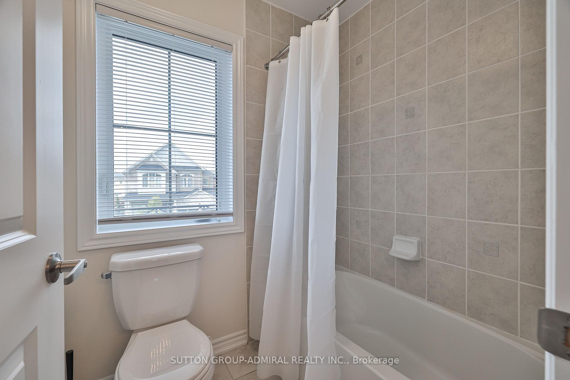 1417 Farrow Crescent photo 23