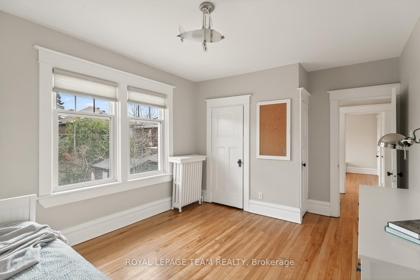 318 CLEMOW Avenue photo 18