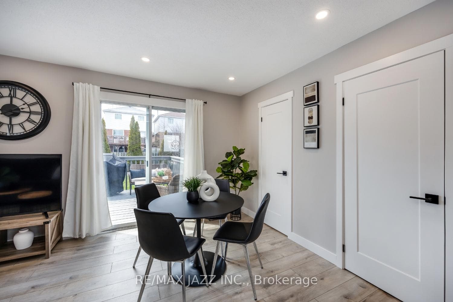 62 Champine Square photo 10