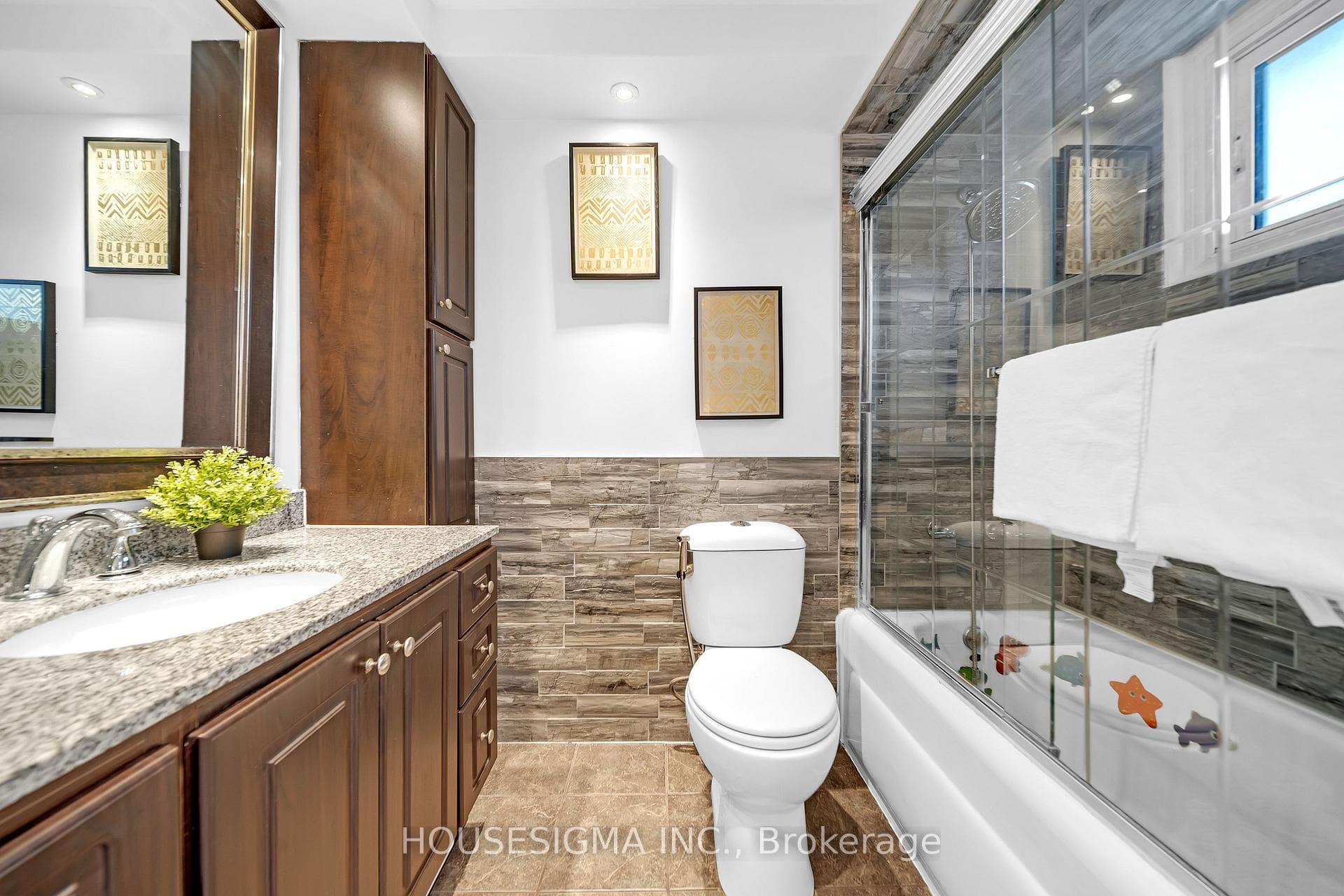 808 Krosno Boulevard photo 27