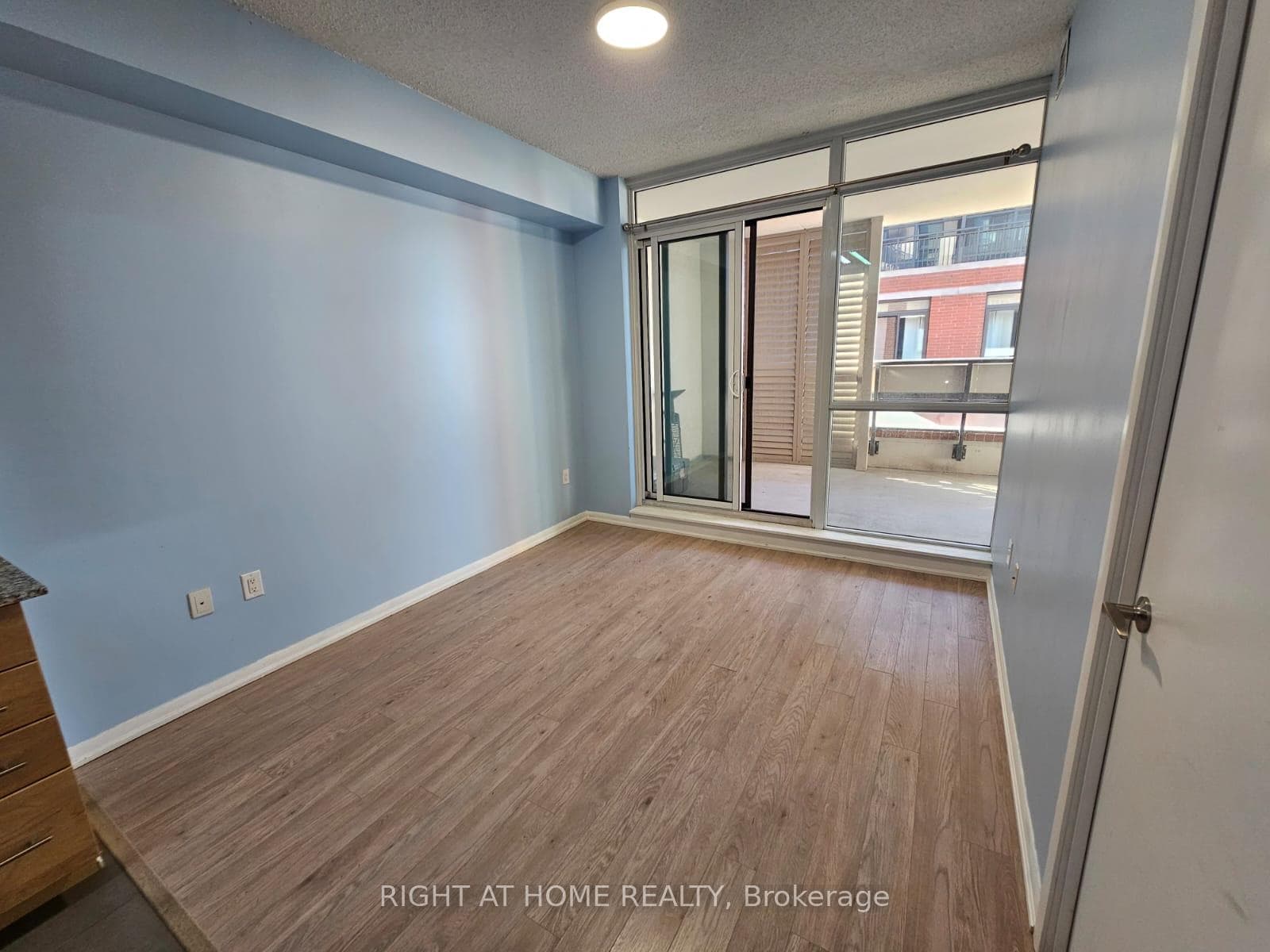 800 Lawrence Avenue Unit 605 photo 2