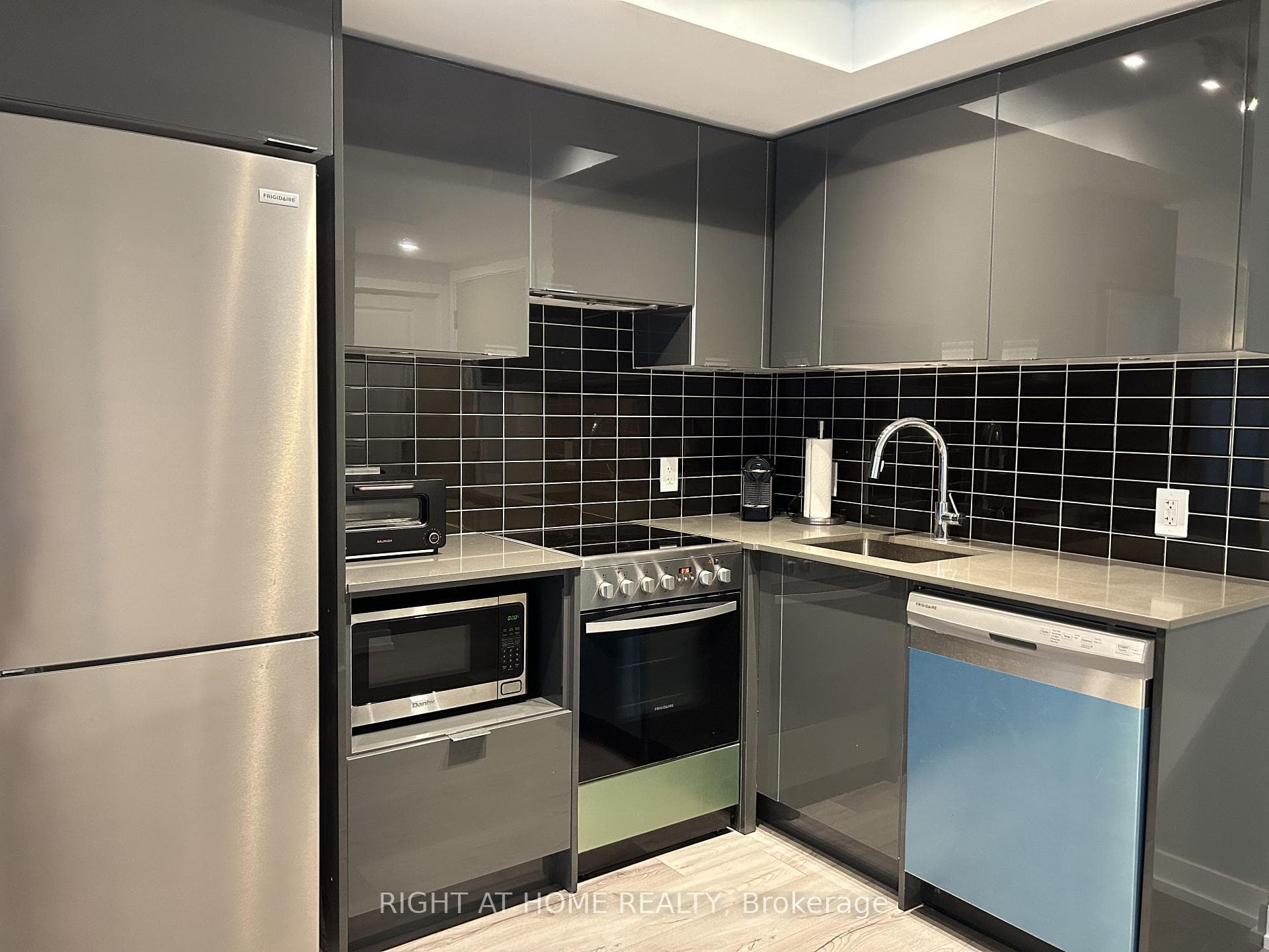 395 Bloor Street Unit 1303 photo 7