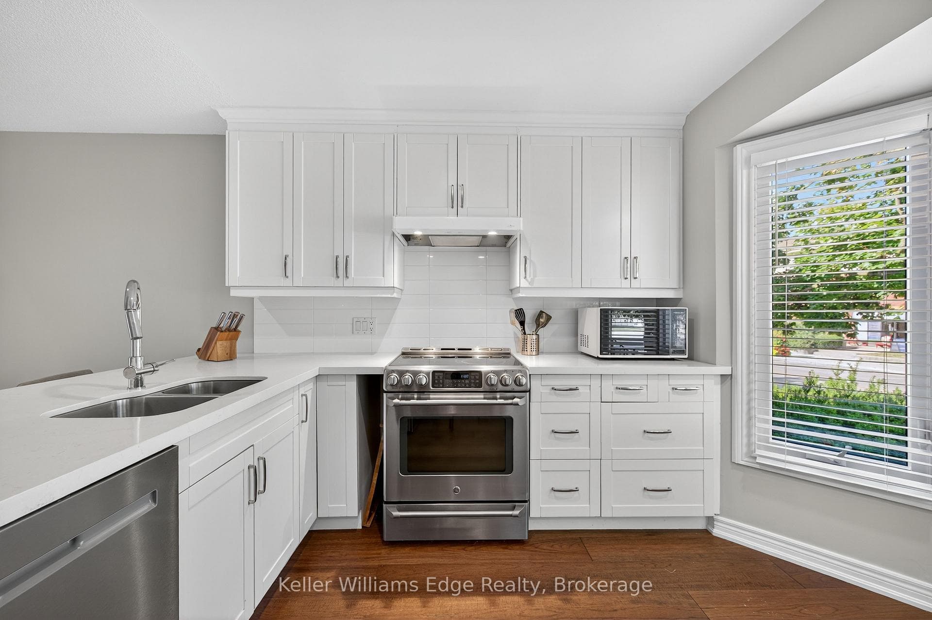 2410 Marine Drive photo 9